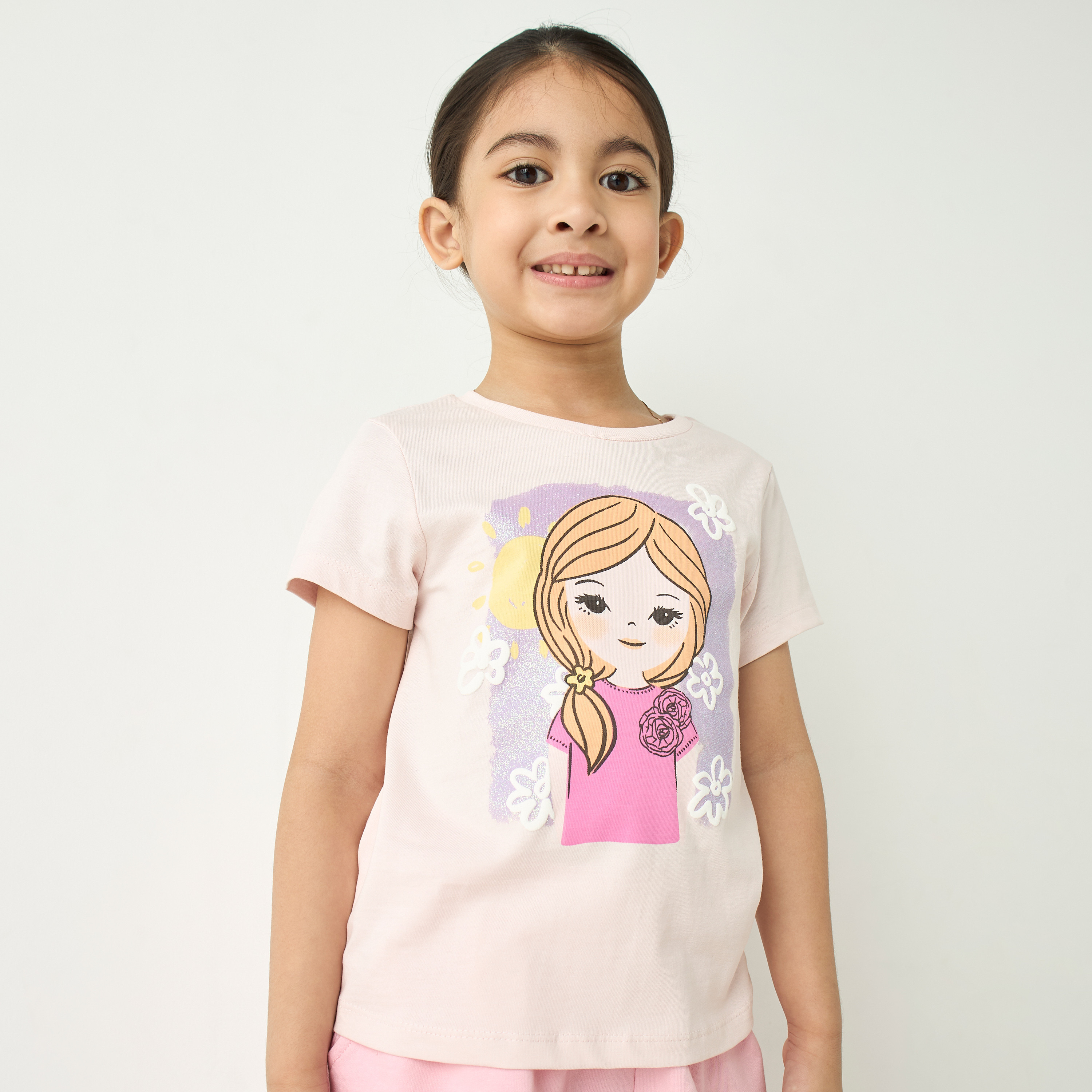 تيشيرت بياقة ضيقة وأكمام قصيرة وطبعات جرافيك من جونيورز-girls-clothing-tshirts-image-1