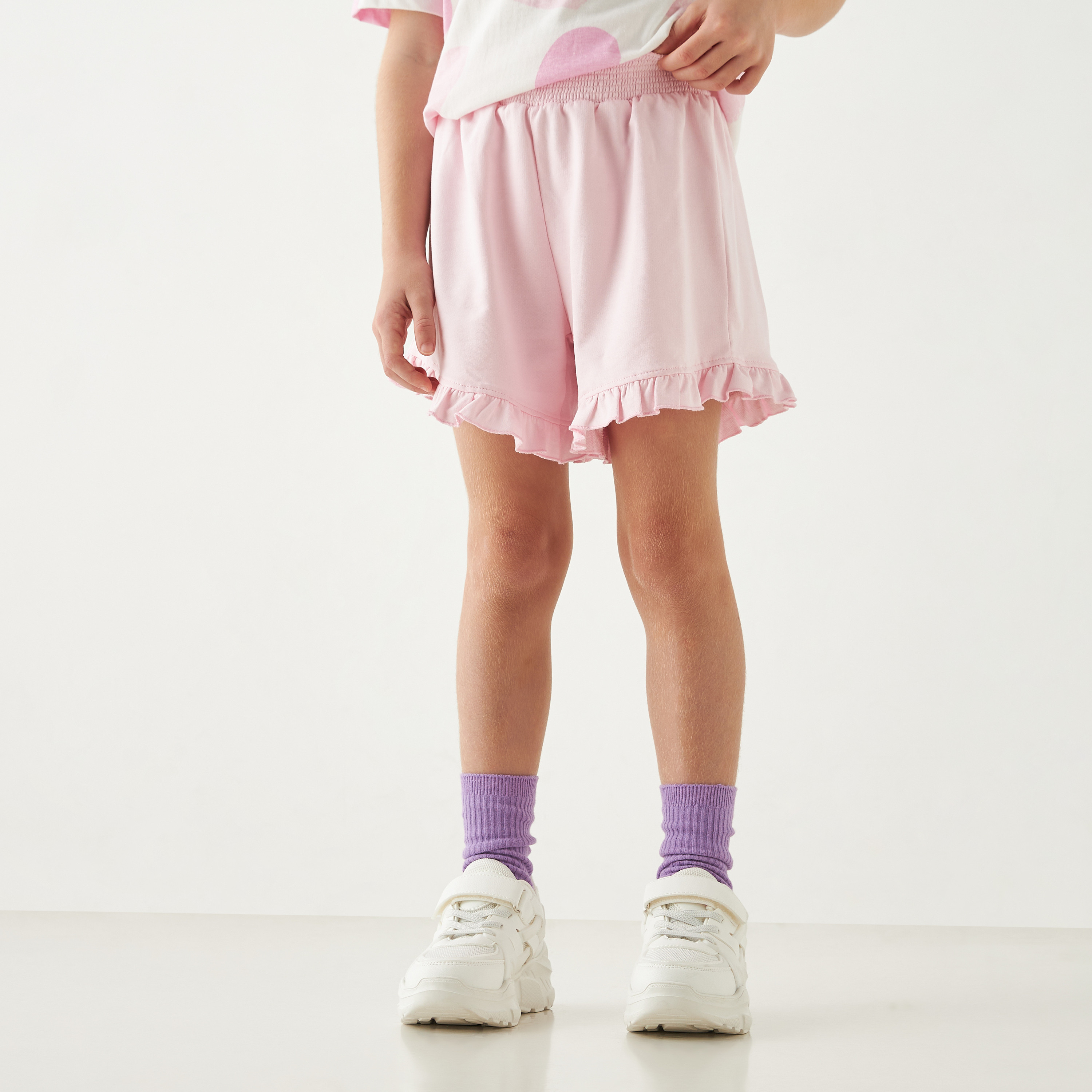 شورت سادة بخصر مطاطي وتفاصيل كشكش من جونيورز-girls-clothing-bottoms-shorts-image-5