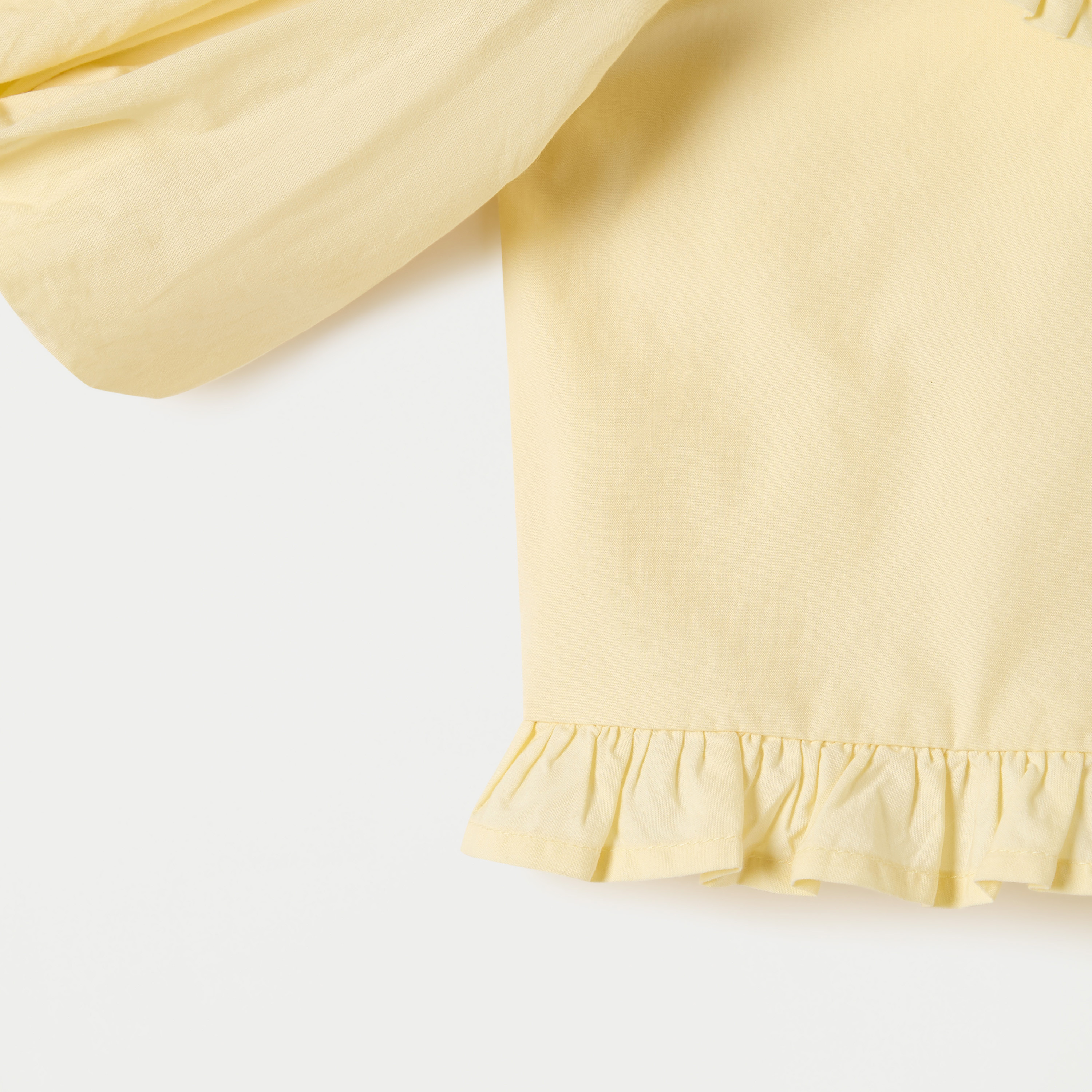 بلوزة إيه لاين بياقة بيتر بان وتفاصيل كشكش من جونيورز-baby-girls-clothing-blousesandshirts-image-1