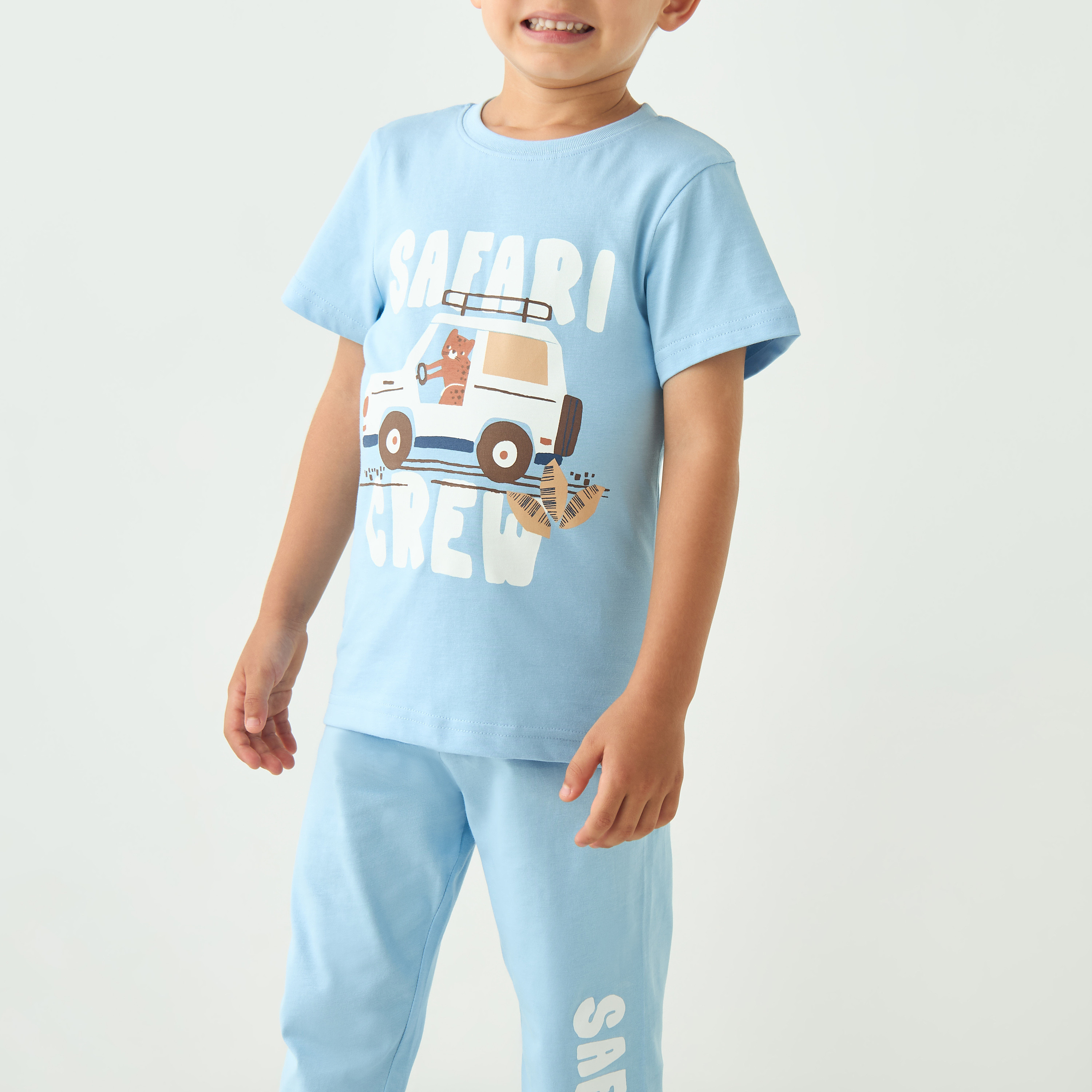 بنطلون بيجاما وتيشيرت بطبعات سفاري من جونيورز - مجموعة من طقمين-boys-clothing-nightwear-image-7