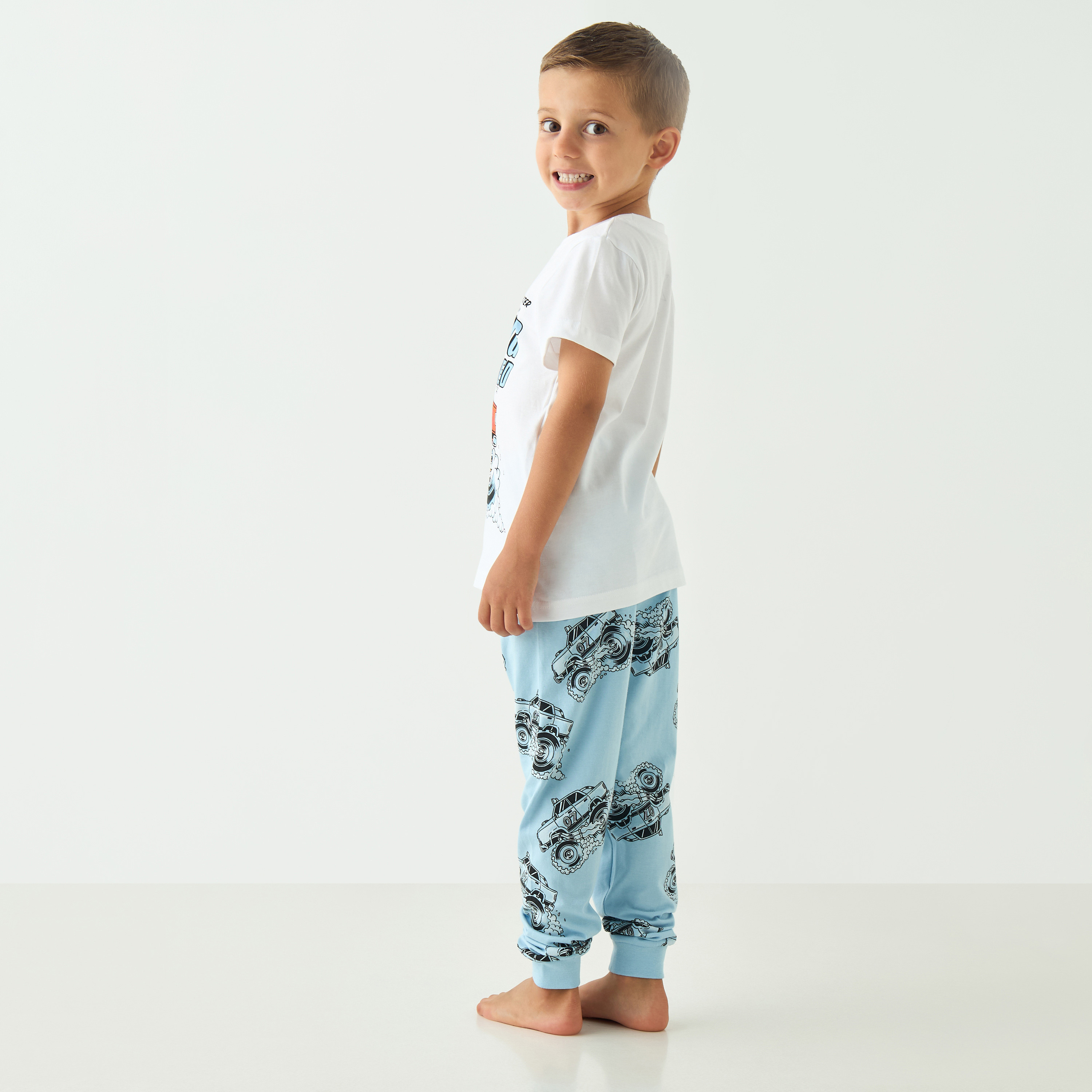 طقم بنطلون بيجاما وتيشيرت بطبعات مونستر تراك من جونيورز-boys-clothing-nightwear-image-2