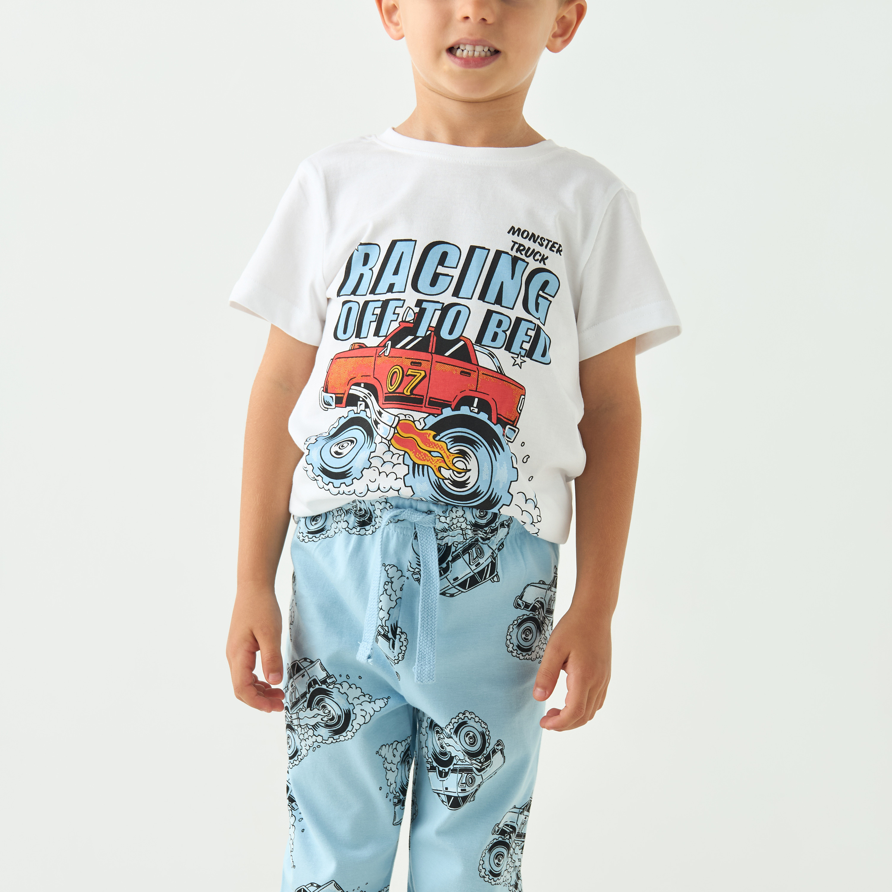 طقم بنطلون بيجاما وتيشيرت بطبعات مونستر تراك من جونيورز-boys-clothing-nightwear-image-1