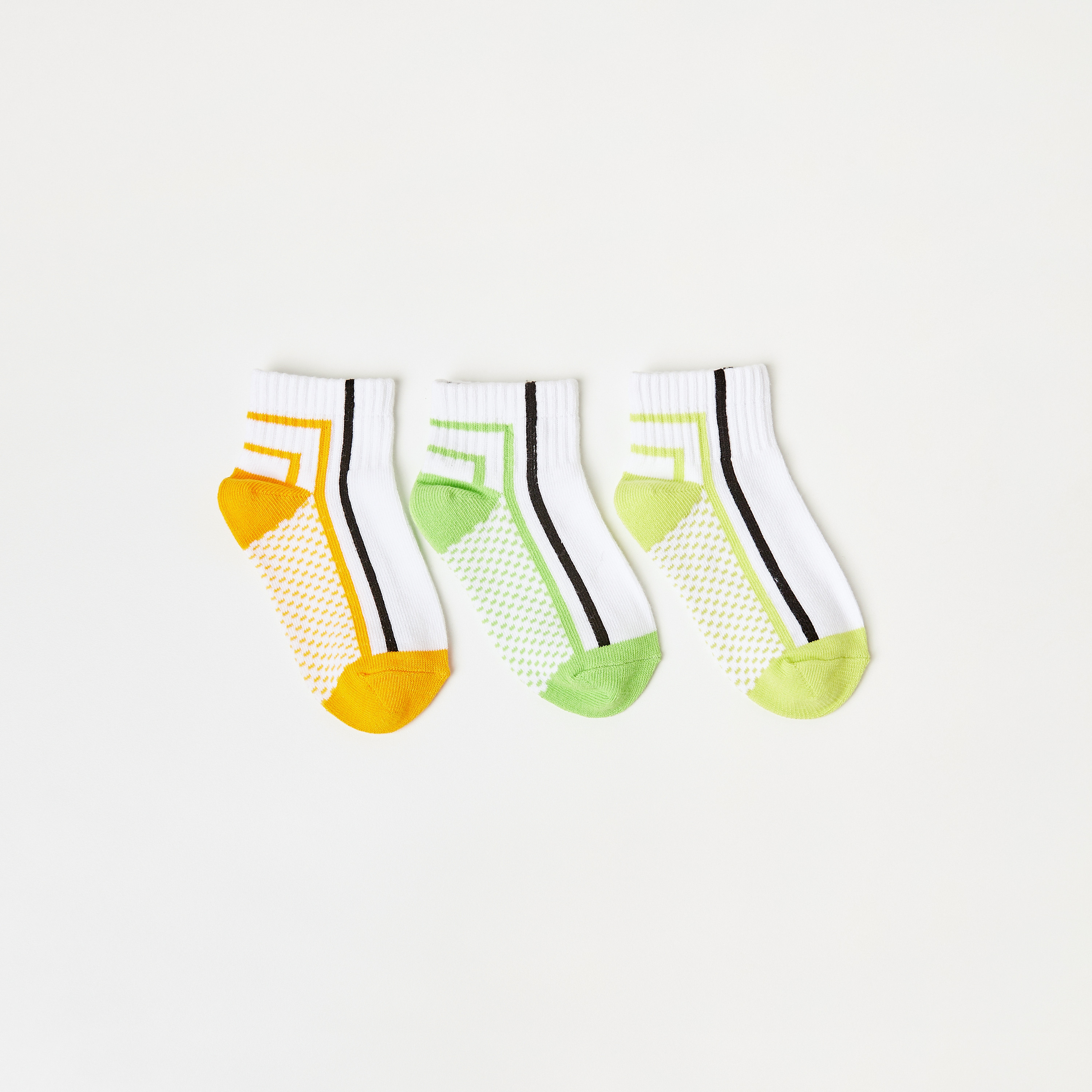 جوارب بارزة الملمس بطول الكاحل من جونيورز - طقم من 3 أزواج-boys-accessories-socks-image-1