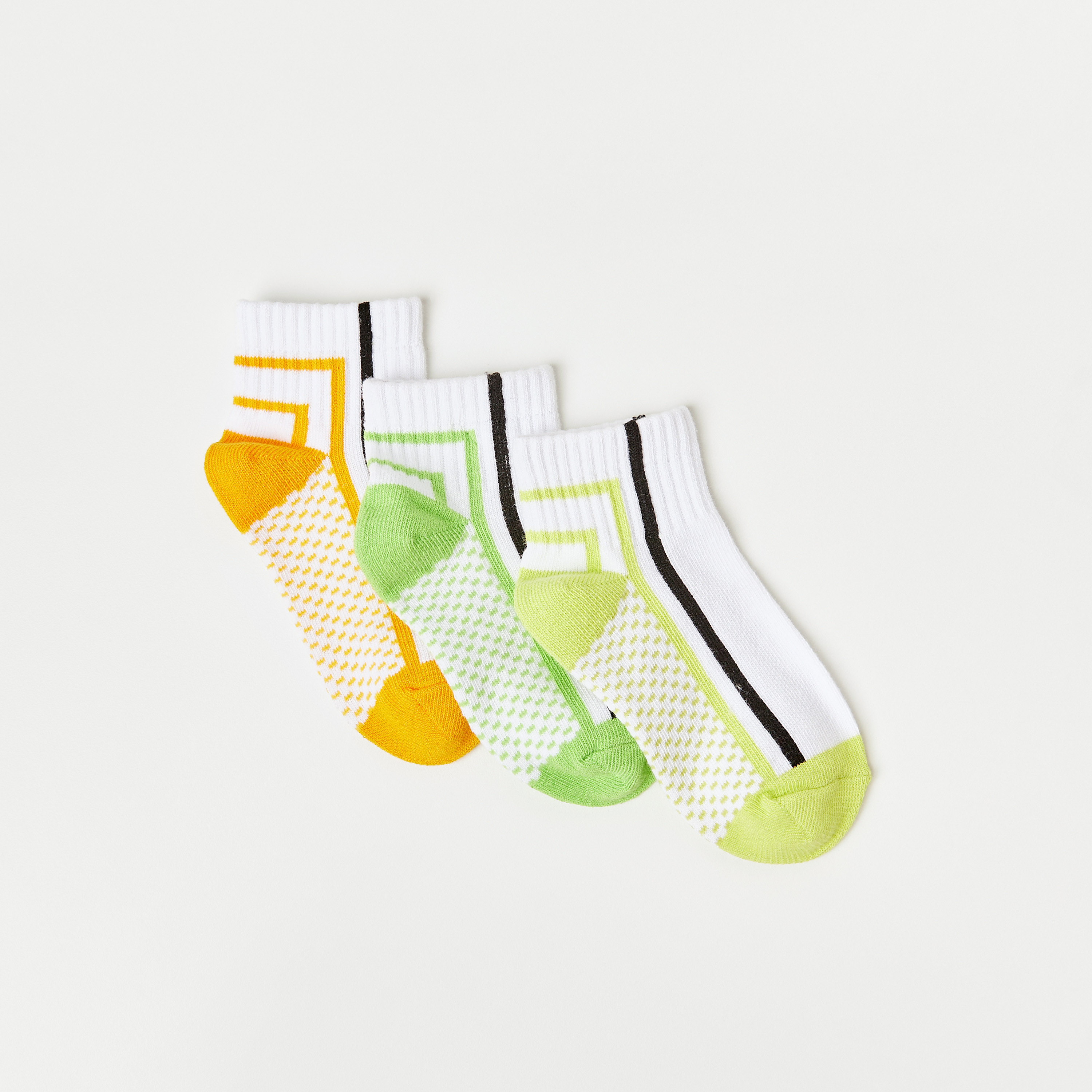 جوارب بارزة الملمس بطول الكاحل من جونيورز - طقم من 3 أزواج-boys-accessories-socks-image-2
