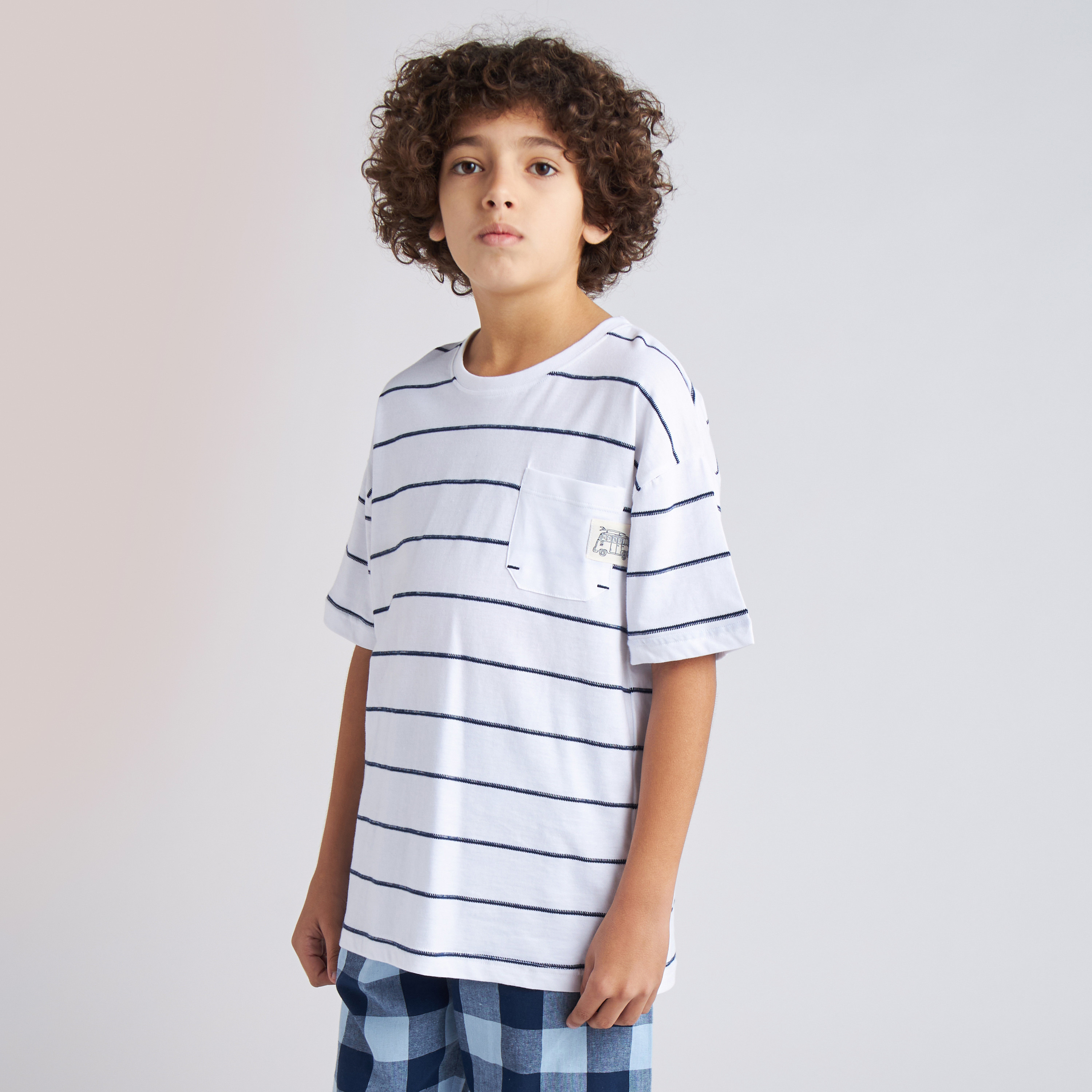طقم بنطلون بيجاما وتيشيرت قطن مقلّم من جونيورز-boys-clothing-nightwear-image-2