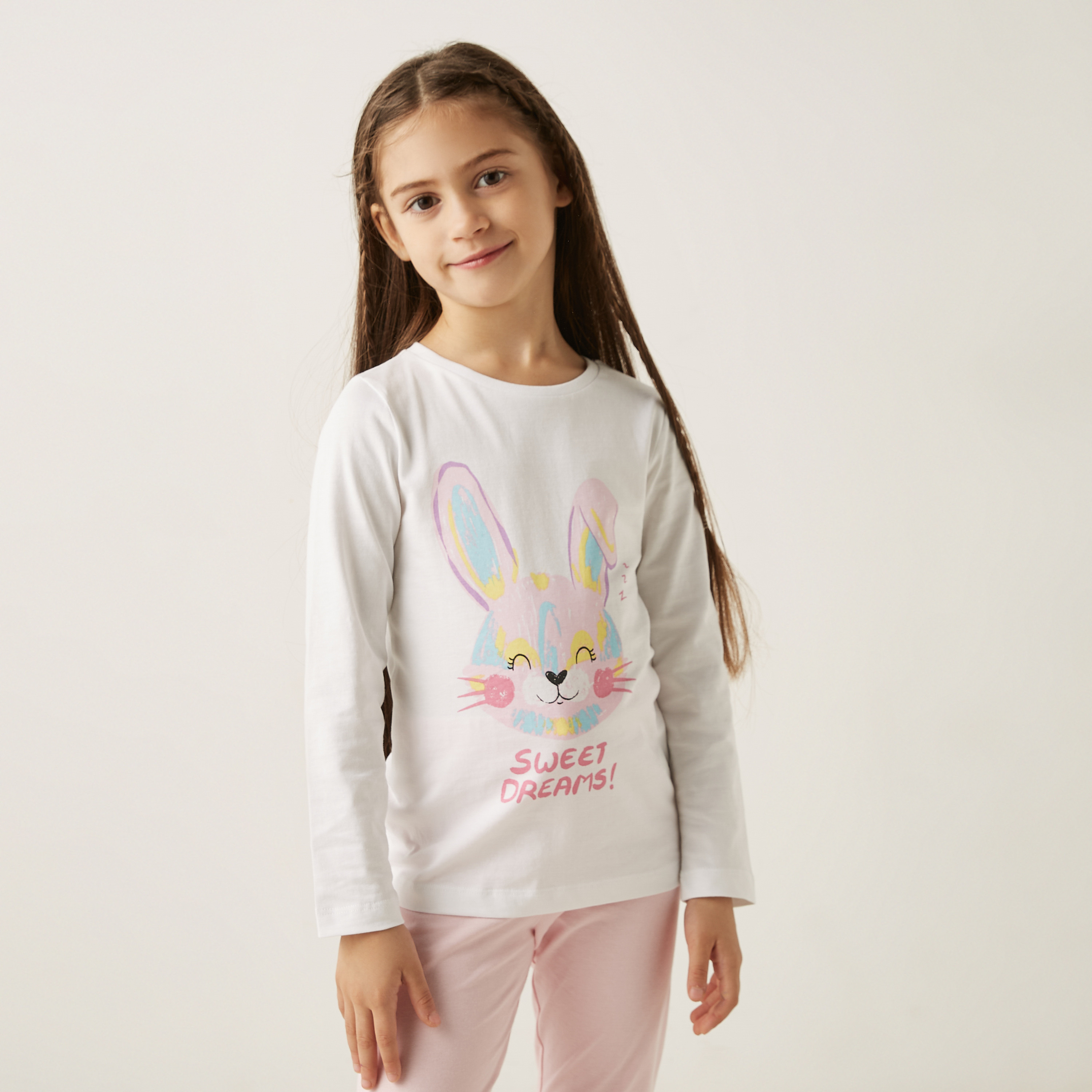 طقم تيشيرت بأكمام طويلة وطبعات أرنب وبنطلون بيجاما من جونيورز-girls-clothing-nightwear-image-2