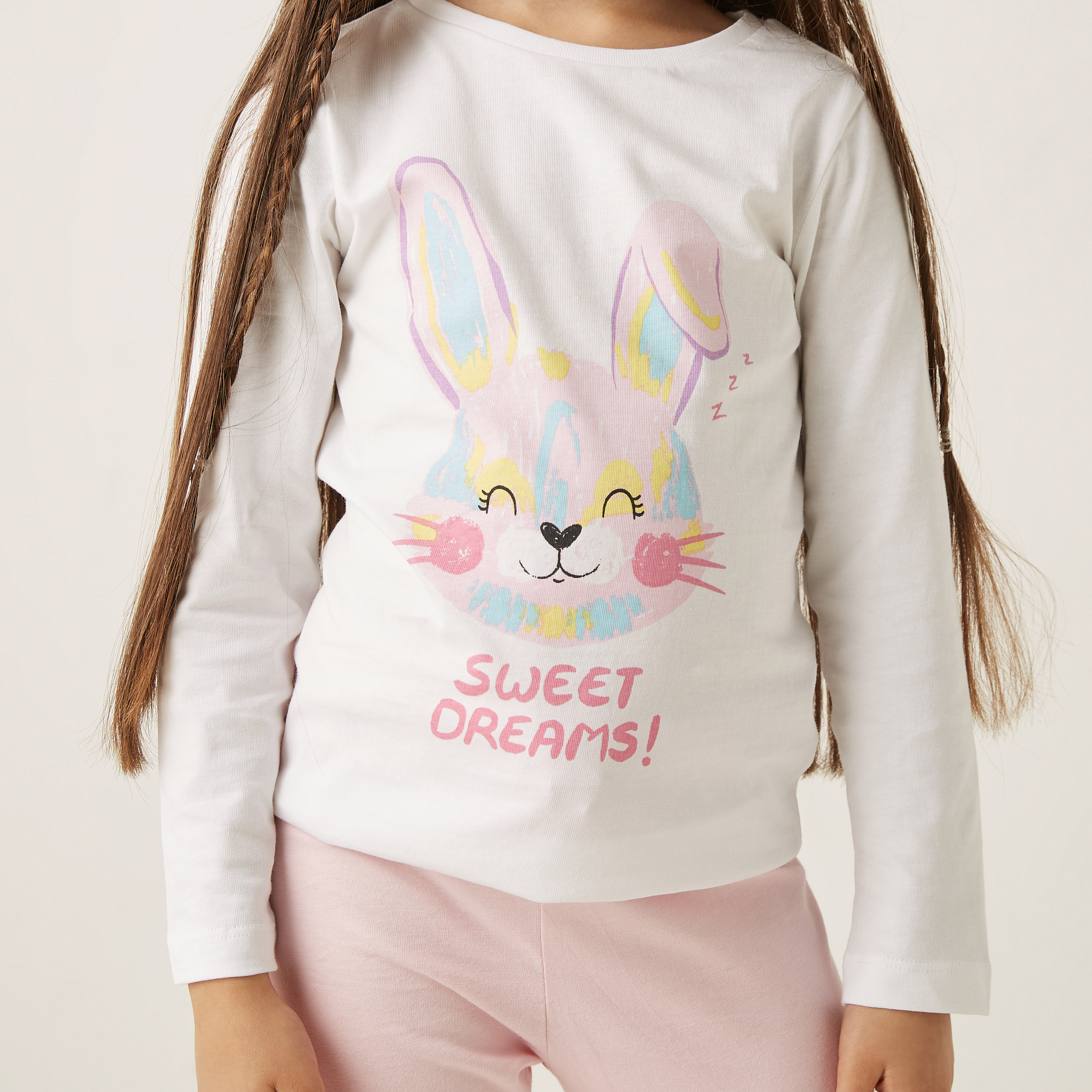 طقم تيشيرت بأكمام طويلة وطبعات أرنب وبنطلون بيجاما من جونيورز-girls-clothing-nightwear-image-4