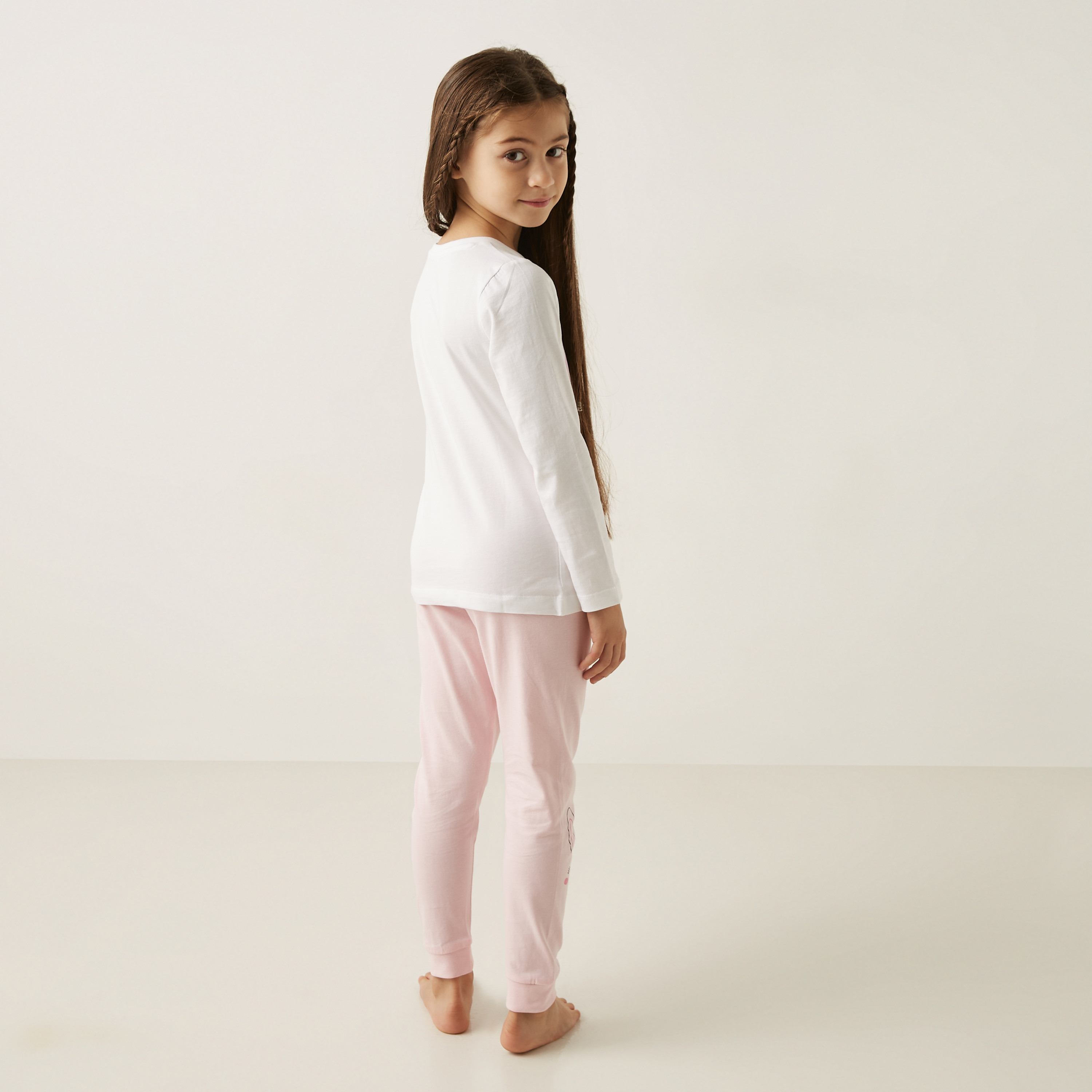 طقم تيشيرت بأكمام طويلة وطبعات أرنب وبنطلون بيجاما من جونيورز-girls-clothing-nightwear-image-5