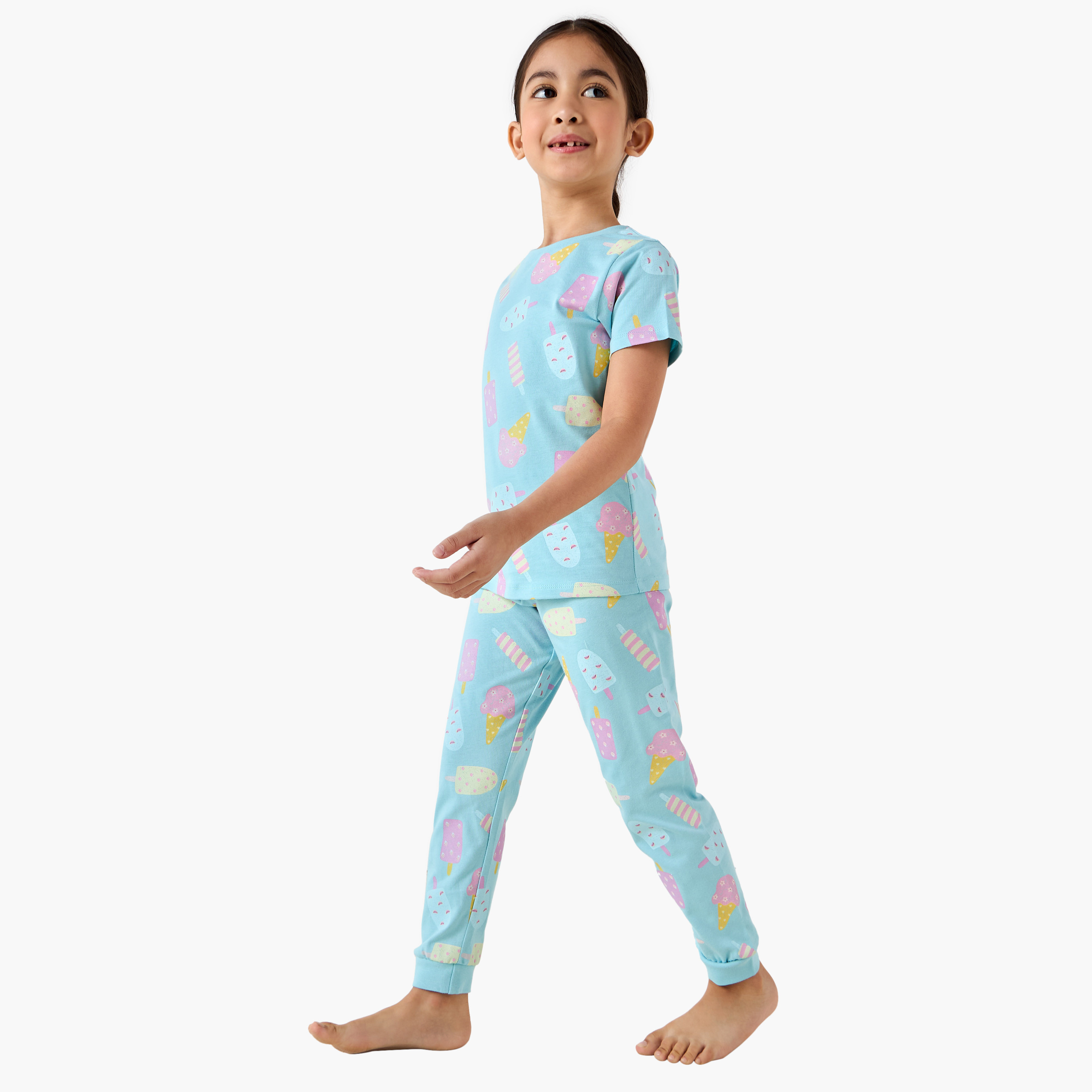 طقم بنطلون بيجاما وتيشيرت بطبعات من جونيورز-girls-clothing-nightwear-image-1