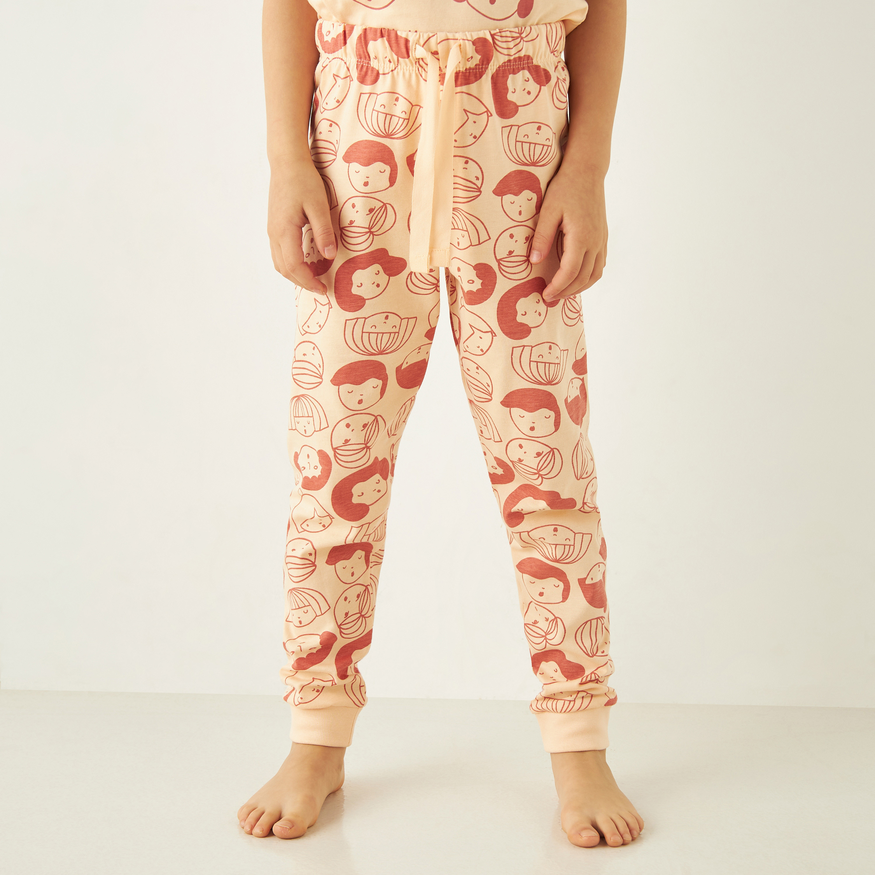 طقم بنطلون بيجاما بخصر مطاطي وتيشيرت بأكمام قصيرة وطبعات جرافيك من جونيورز-girls-clothing-nightwear-image-3