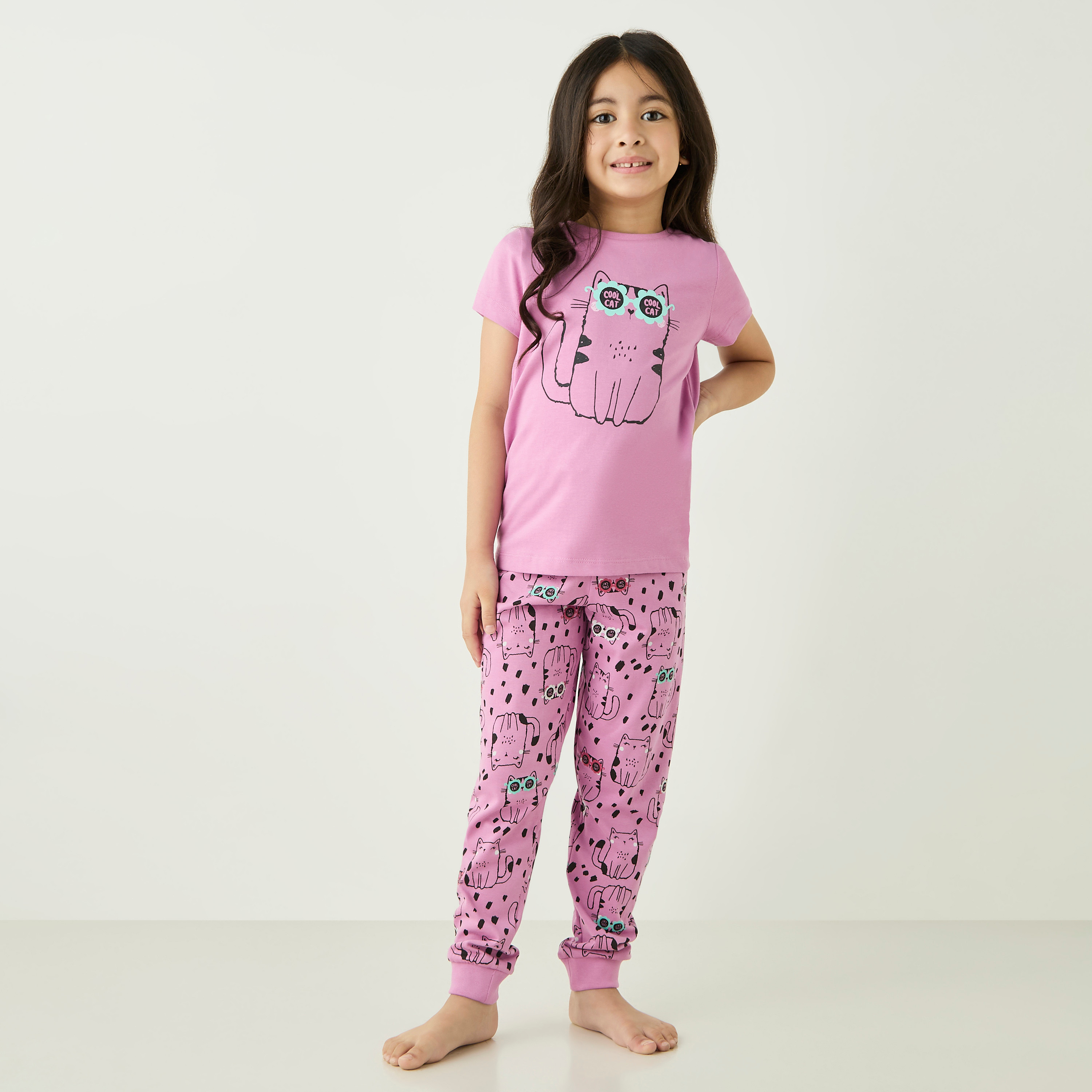 طقم بنطلون بيجاما مطاطي وتيشيرت بأكمام قصيرة وطبعات قطة من جونيورز-girls-clothing-nightwear-image-1