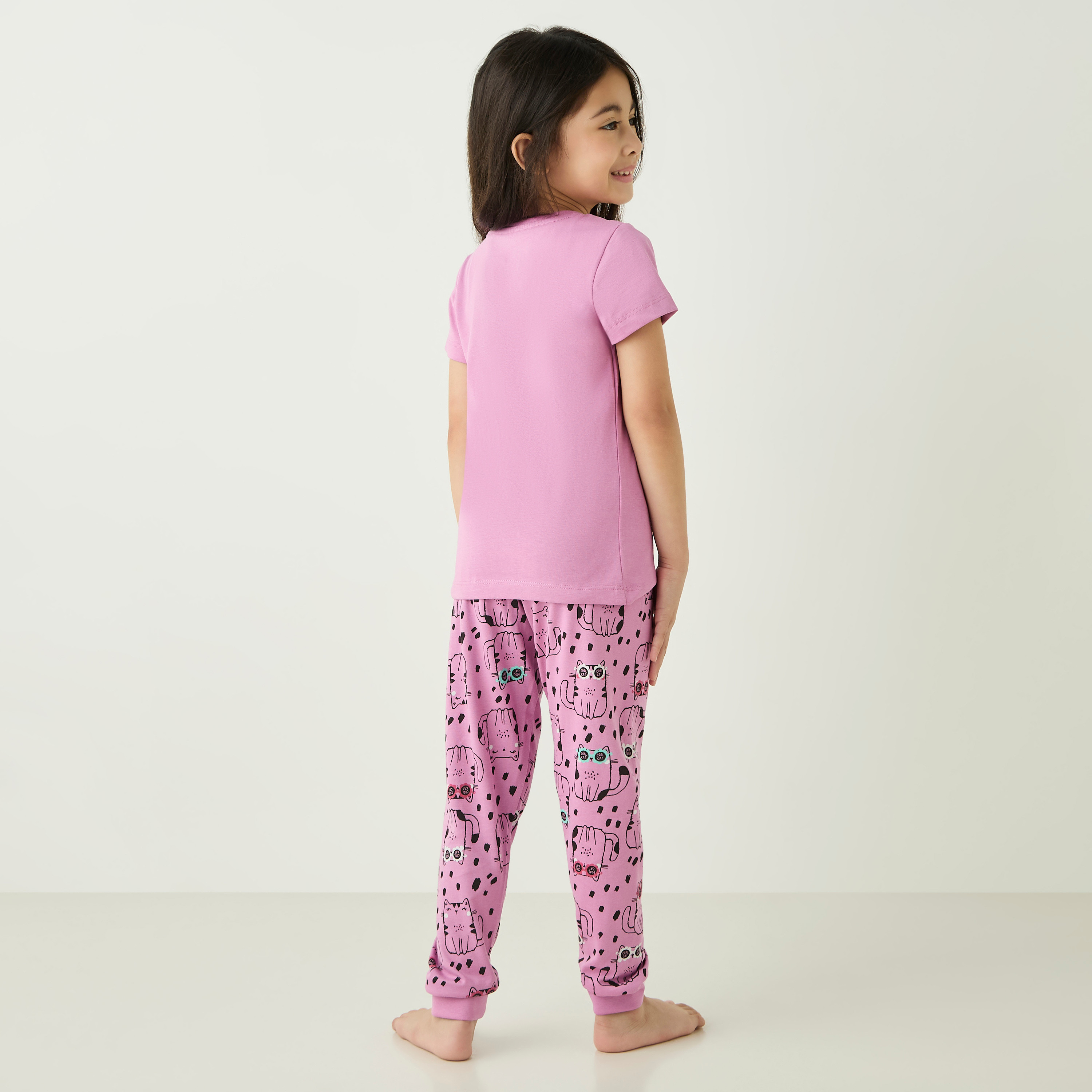 طقم بنطلون بيجاما مطاطي وتيشيرت بأكمام قصيرة وطبعات قطة من جونيورز-girls-clothing-nightwear-image-4