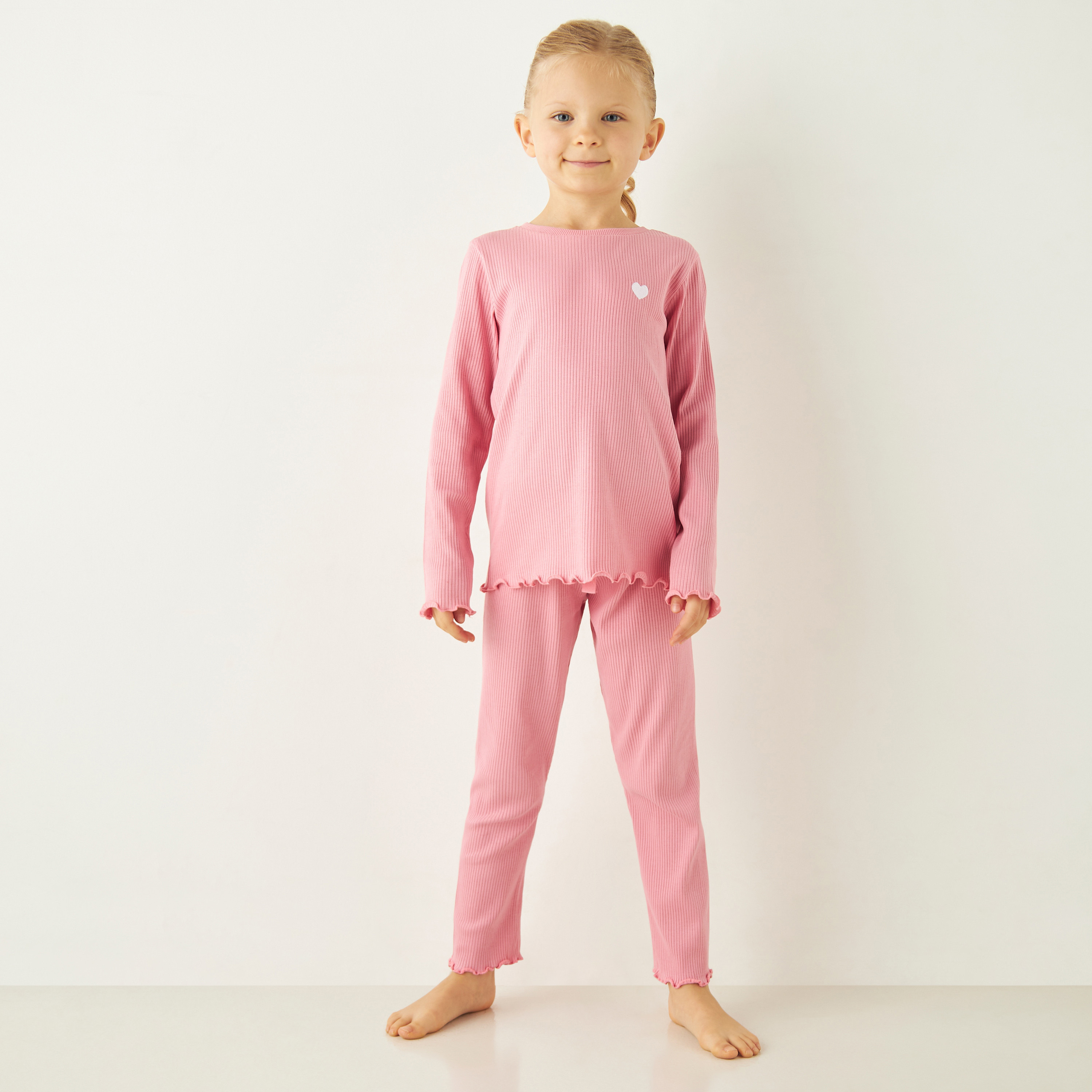 طقم بنطلون بيجاما مطاطي وتيشيرت مضلع بأكمام طويلة من جونيورز-girls-clothing-nightwear-image-1