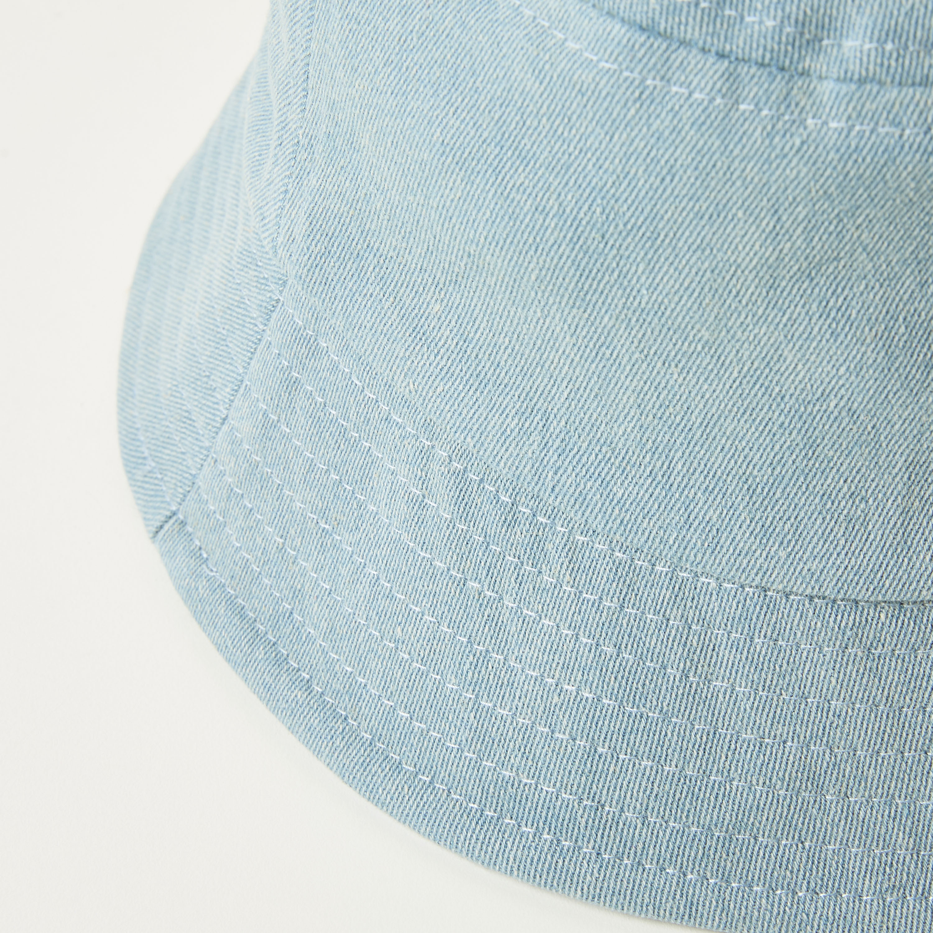 قبعة دلو دينم بتطريز قلب من جونيورز-baby-girls-accessories-caps-image-4