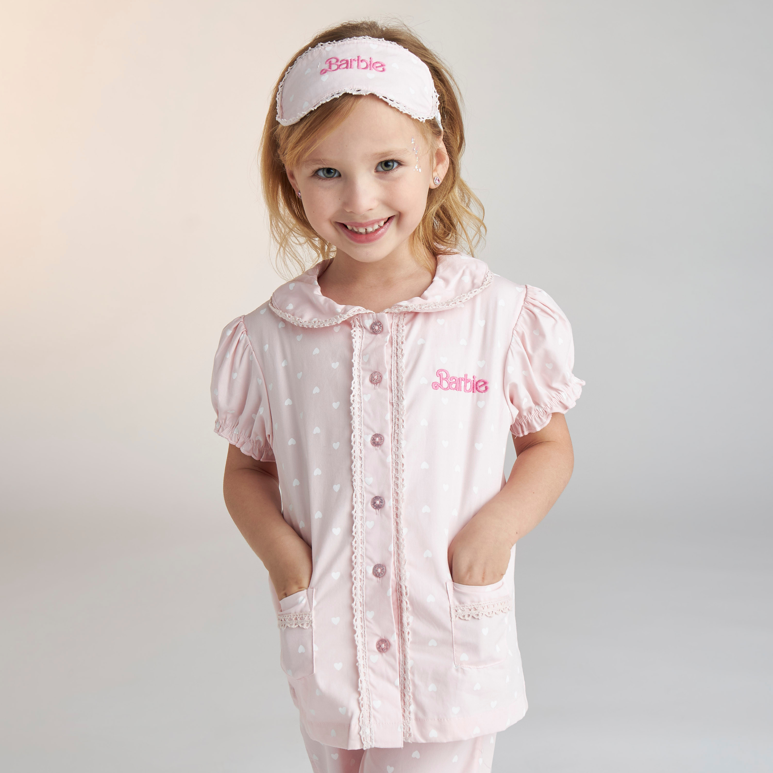 قميص بتطريز باربي وبنطلون بيجاما وقناع عين من جونيورز-girls-clothing-nightwear-image-2