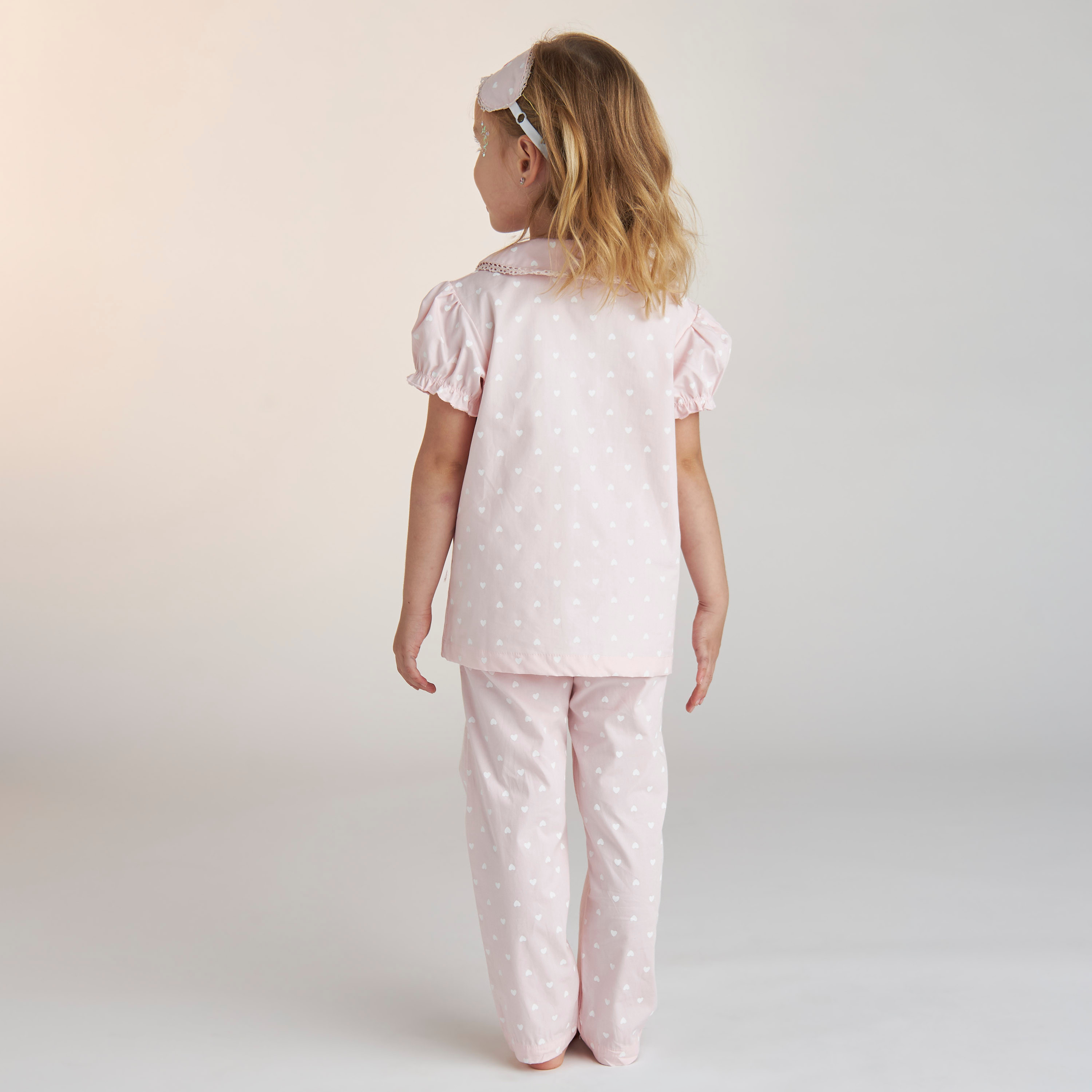 قميص بتطريز باربي وبنطلون بيجاما وقناع عين من جونيورز-girls-clothing-nightwear-image-4