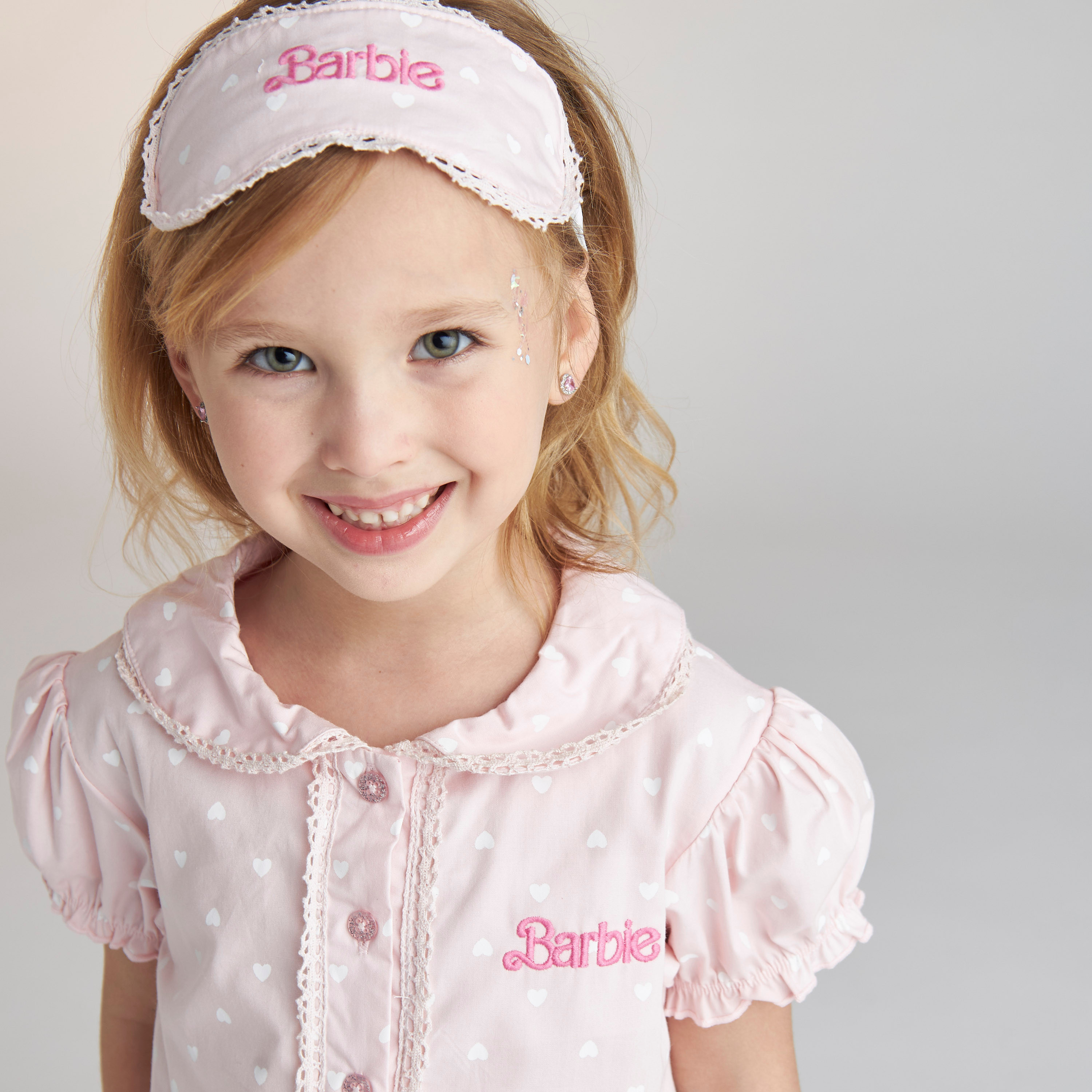 قميص بتطريز باربي وبنطلون بيجاما وقناع عين من جونيورز-girls-clothing-nightwear-image-5