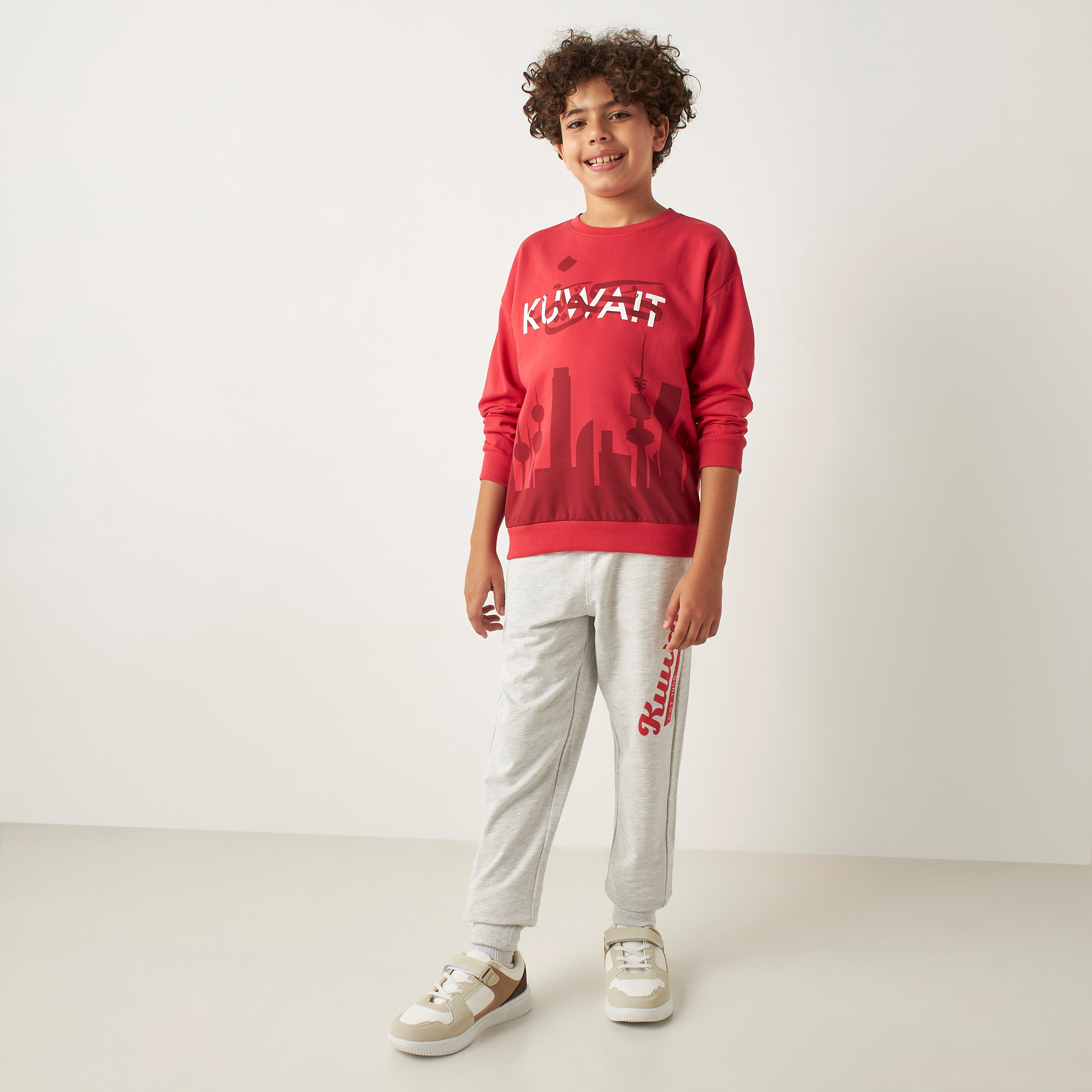 بنطلون رياضي قطن برباط إغلاق وطبعات من جونيورز-boys-clothing-bottoms-joggersandtrackpants-image-2