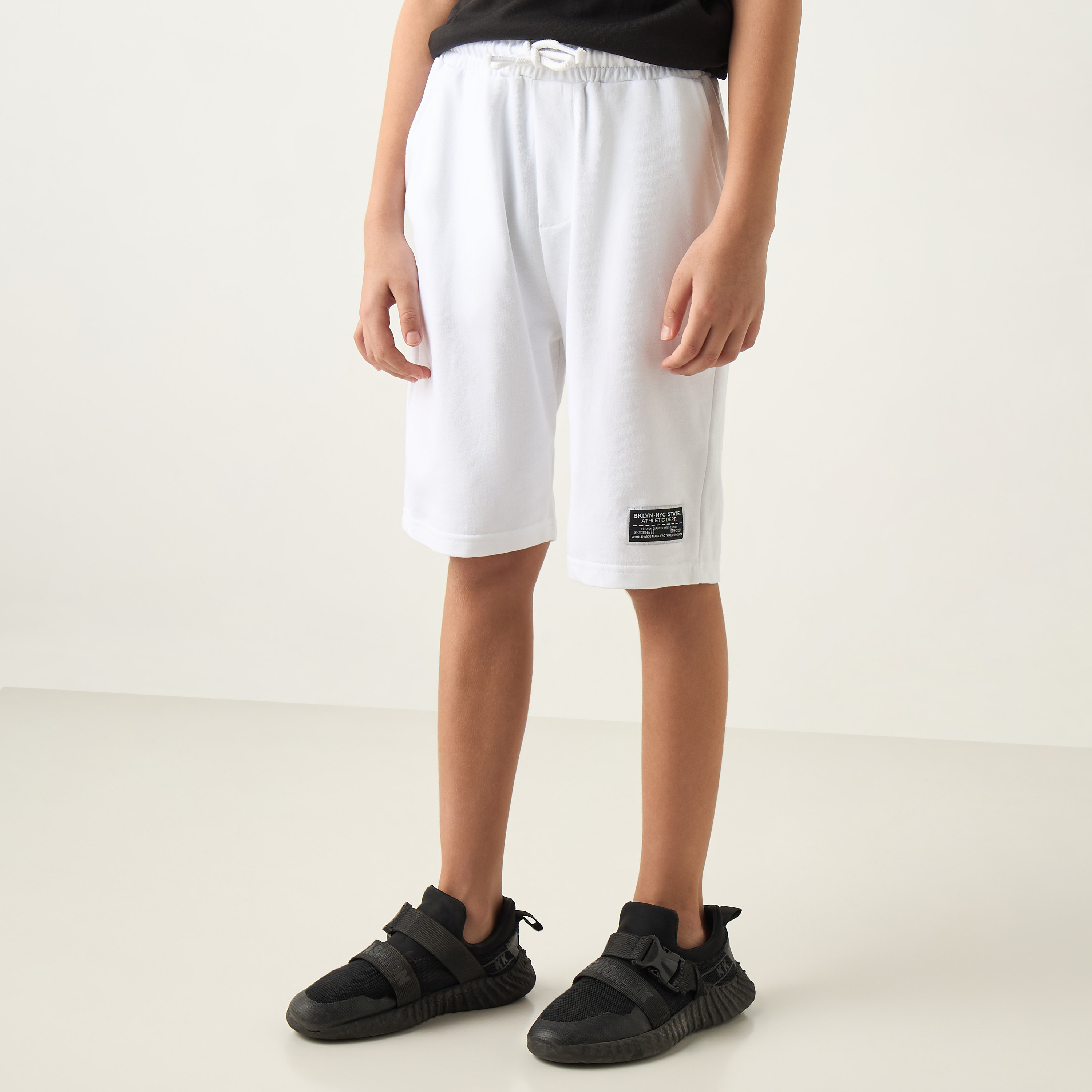 شورت سادة بجيوب ورباط إغلاق من جونيورز-boys-clothing-bottoms-shorts-image-1