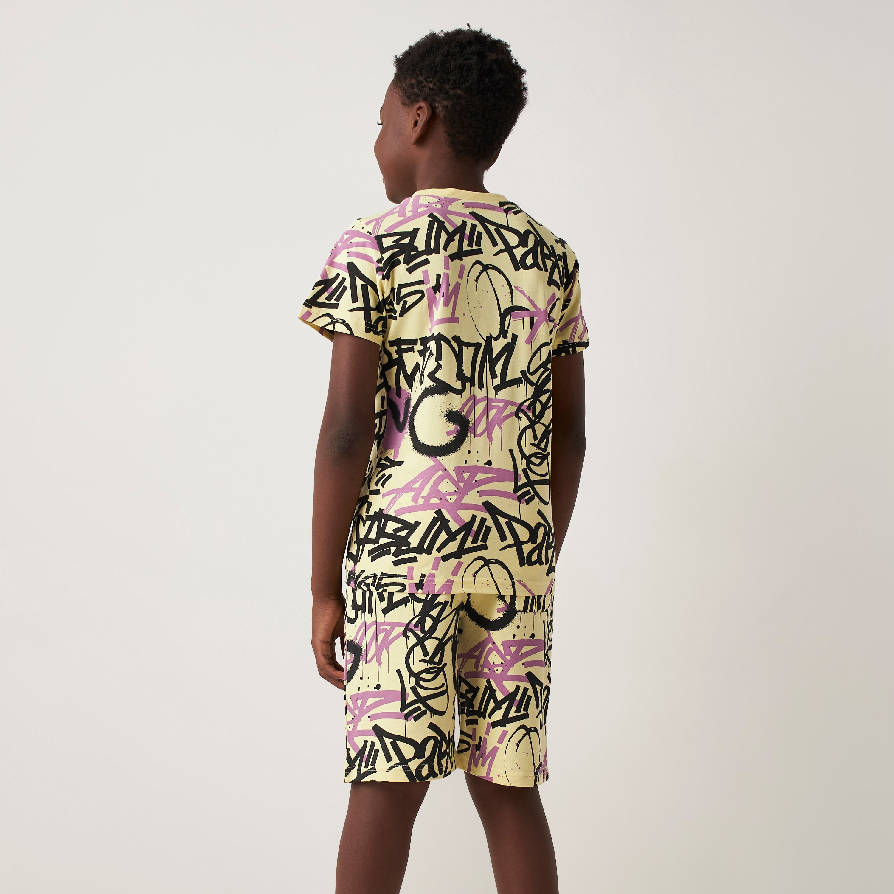 طقم شورت وتيشيرت 3 قطع بطبعات جرافيتي من جونيورز-boys-clothing-setsandcoords-image-6