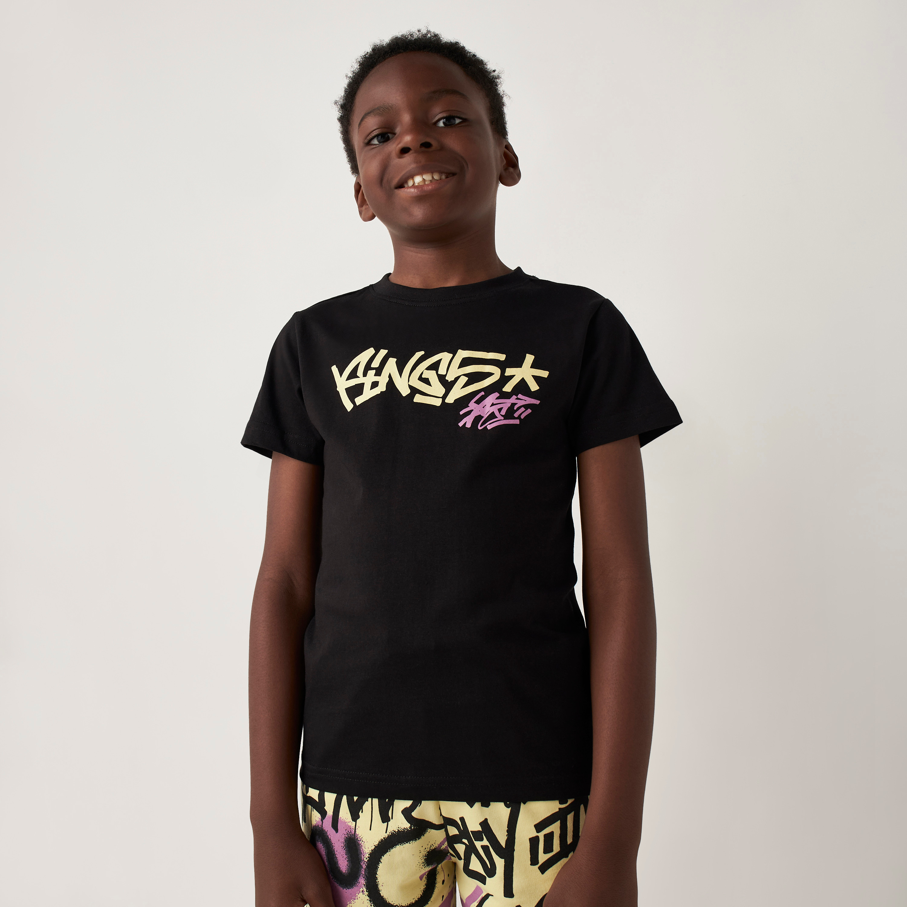 طقم شورت وتيشيرت 3 قطع بطبعات جرافيتي من جونيورز-boys-clothing-setsandcoords-image-7