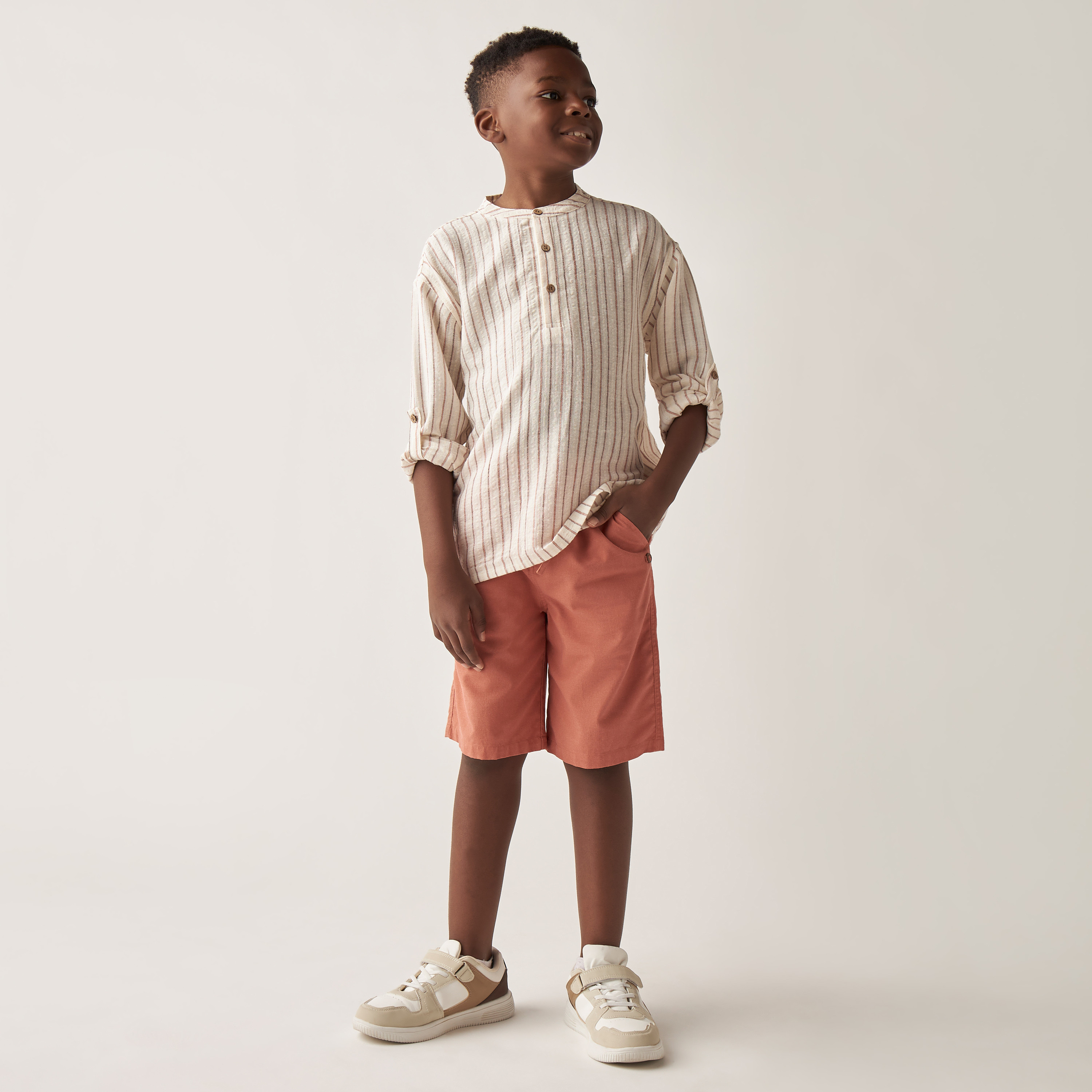 شورت سادة برباط إغلاق وجيوب من إليجو-boys-clothing-bottoms-shorts-image-2