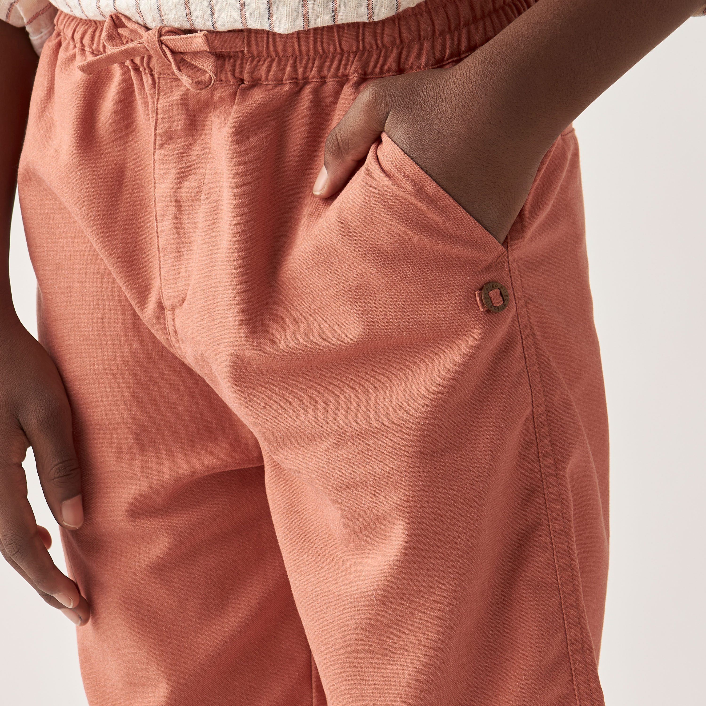 شورت سادة برباط إغلاق وجيوب من إليجو-boys-clothing-bottoms-shorts-image-3