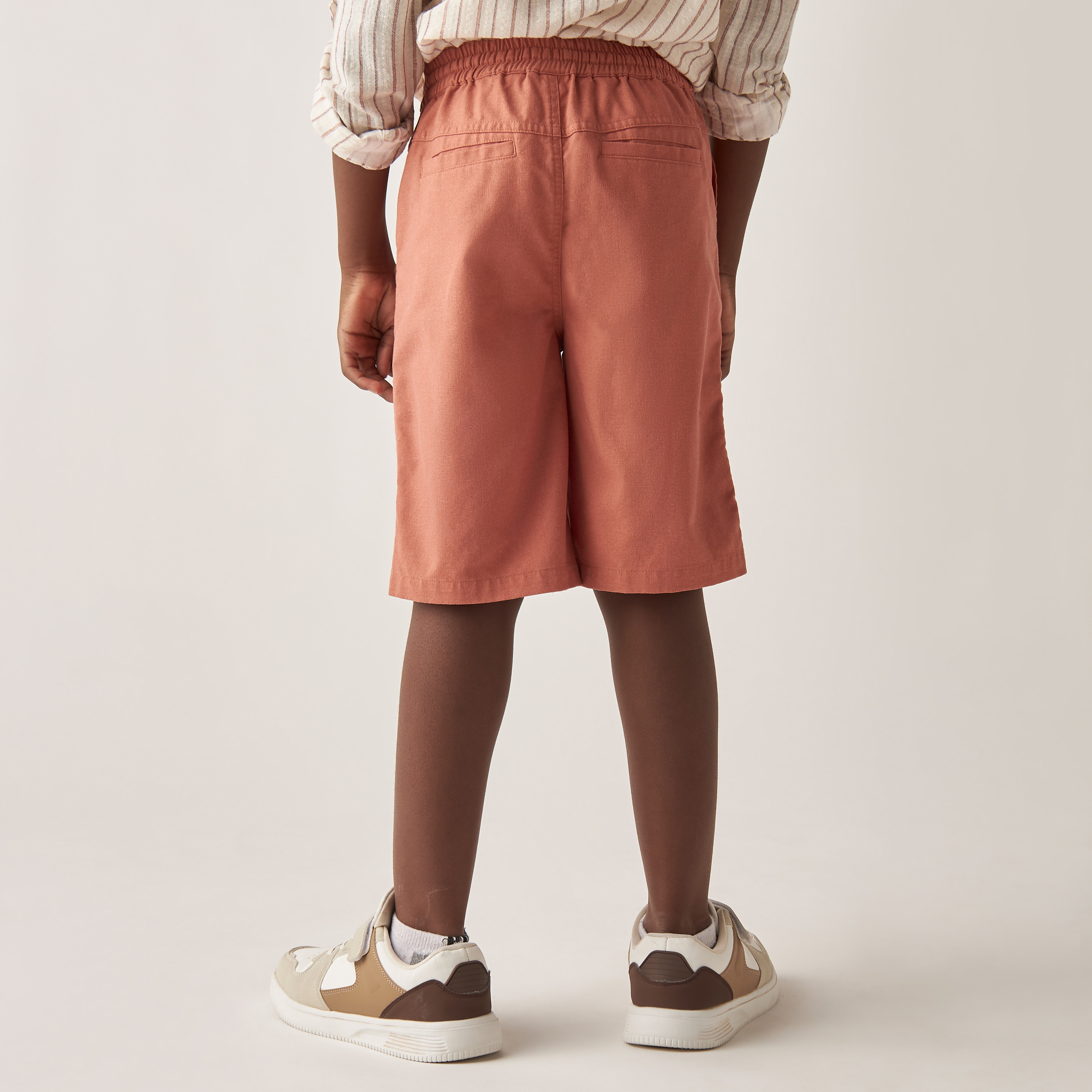 شورت سادة برباط إغلاق وجيوب من إليجو-boys-clothing-bottoms-shorts-image-4