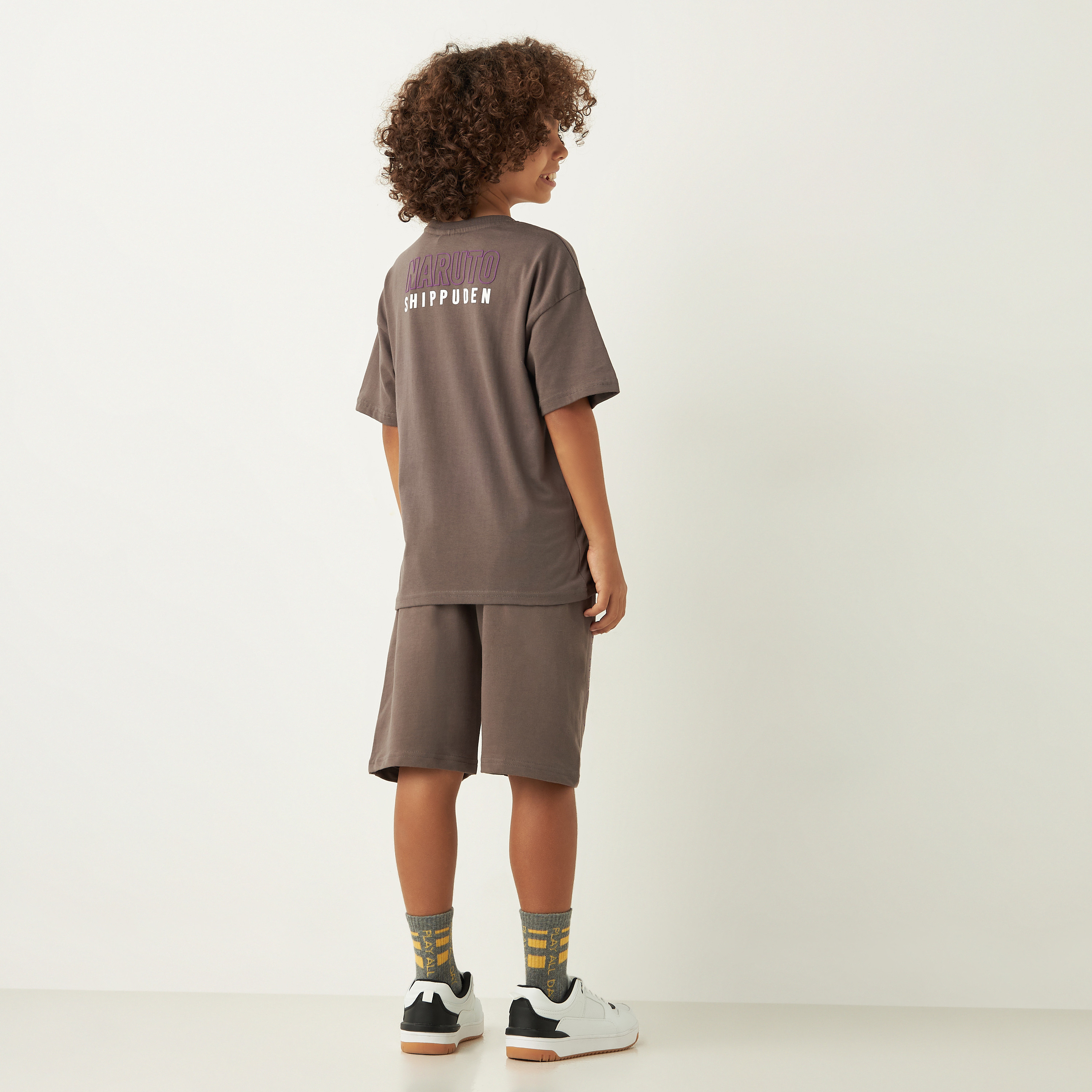 طقم شورت وتيشيرت بياقة ضيقة وطبعات ناروتو-boys-clothing-setsandcoords-image-4