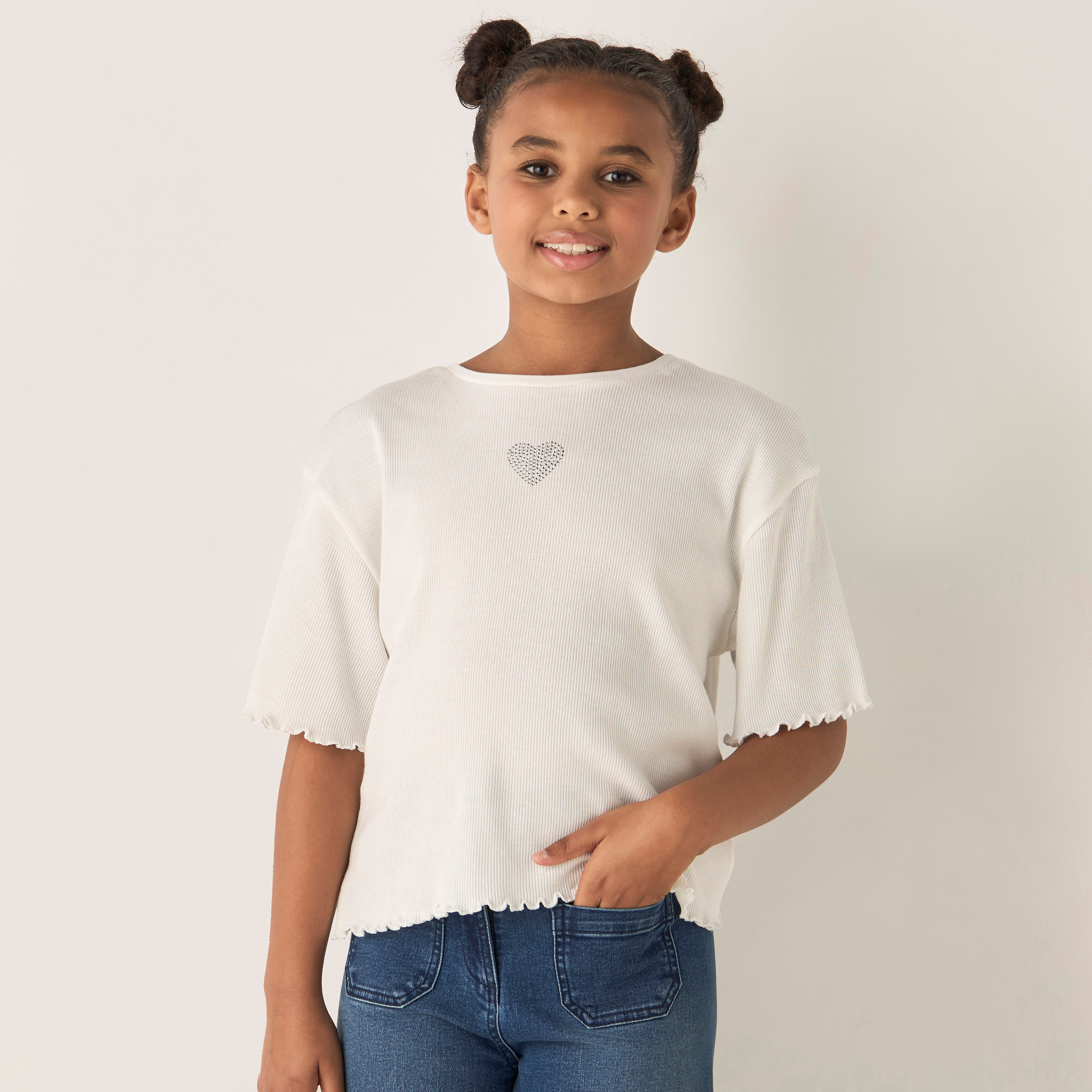 تيشيرت بزينة قلب وأكمام قصيرة من جونيورز-girls-clothing-tshirts-image-1