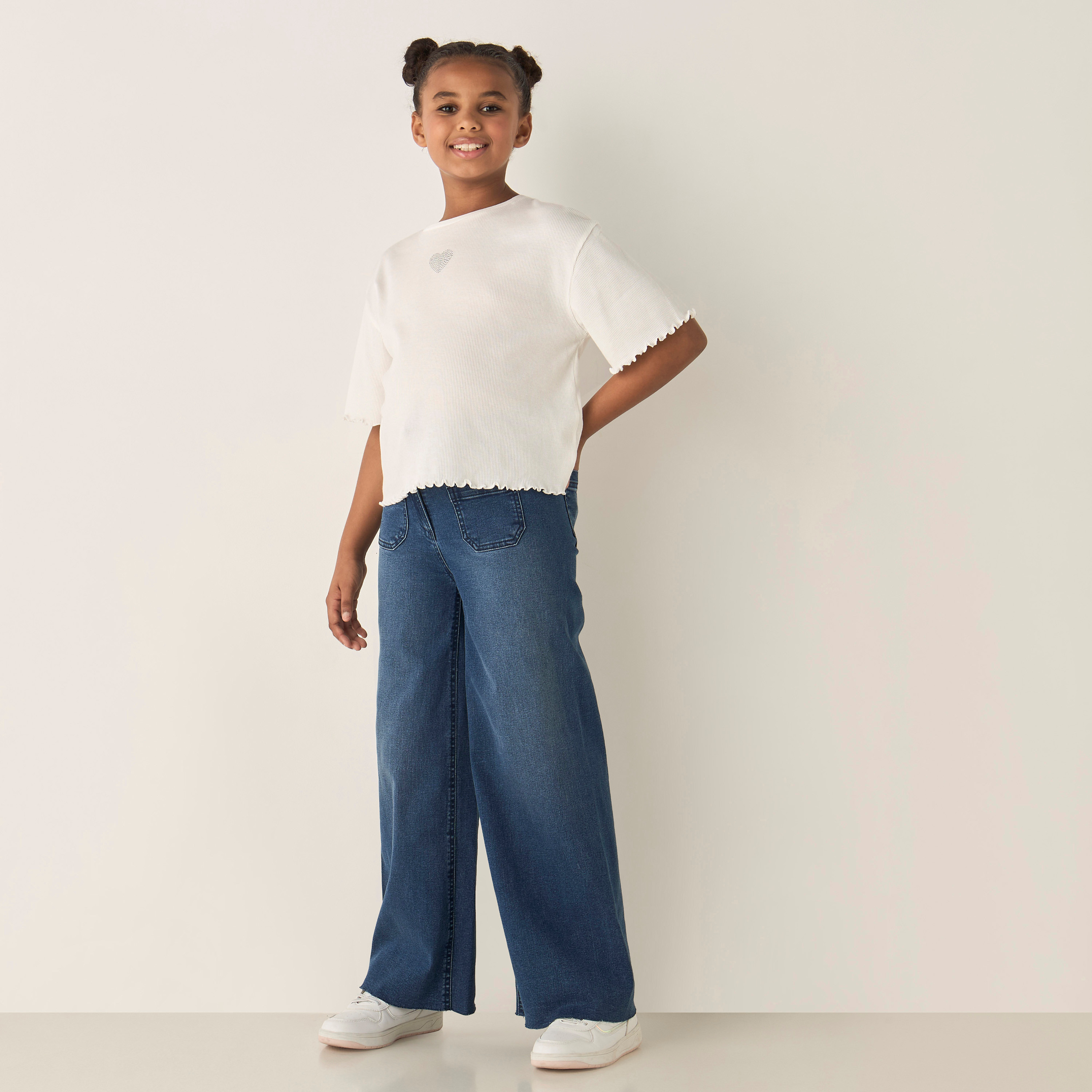 تيشيرت بزينة قلب وأكمام قصيرة من جونيورز-girls-clothing-tshirts-image-2
