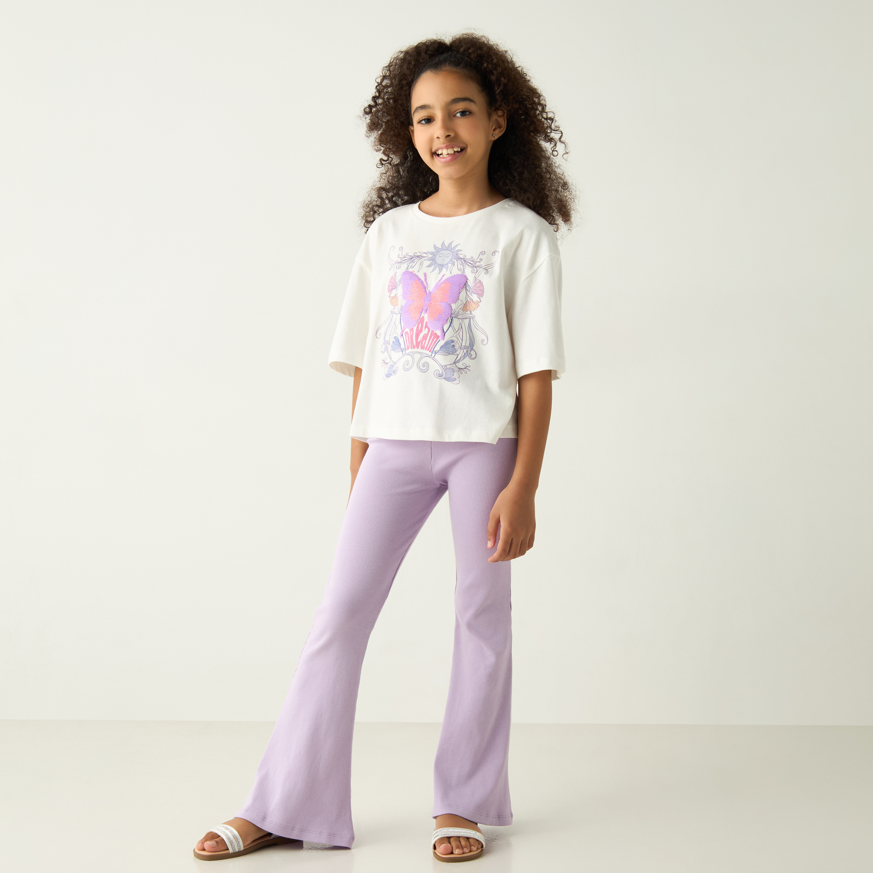 تيشيرت بياقة مستديرة وأكمام قصيرة وزينة فراشة من جونيورز-girls-clothing-tshirts-image-2