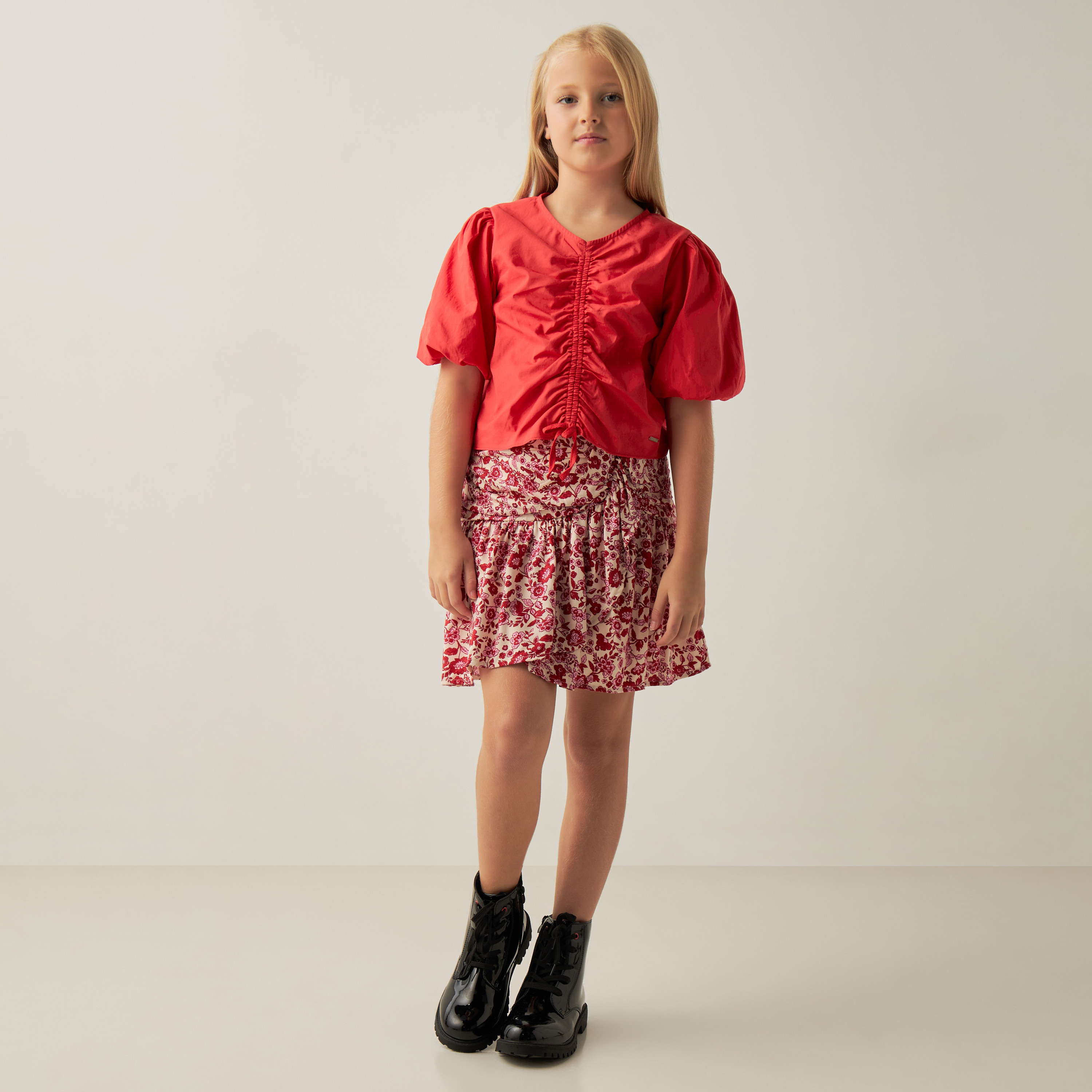بلوزة قطن سادة بأكمام منفوخة وتفاصيل كسرات من لي كوبر-girls-clothing-blousesandshirts-image-2