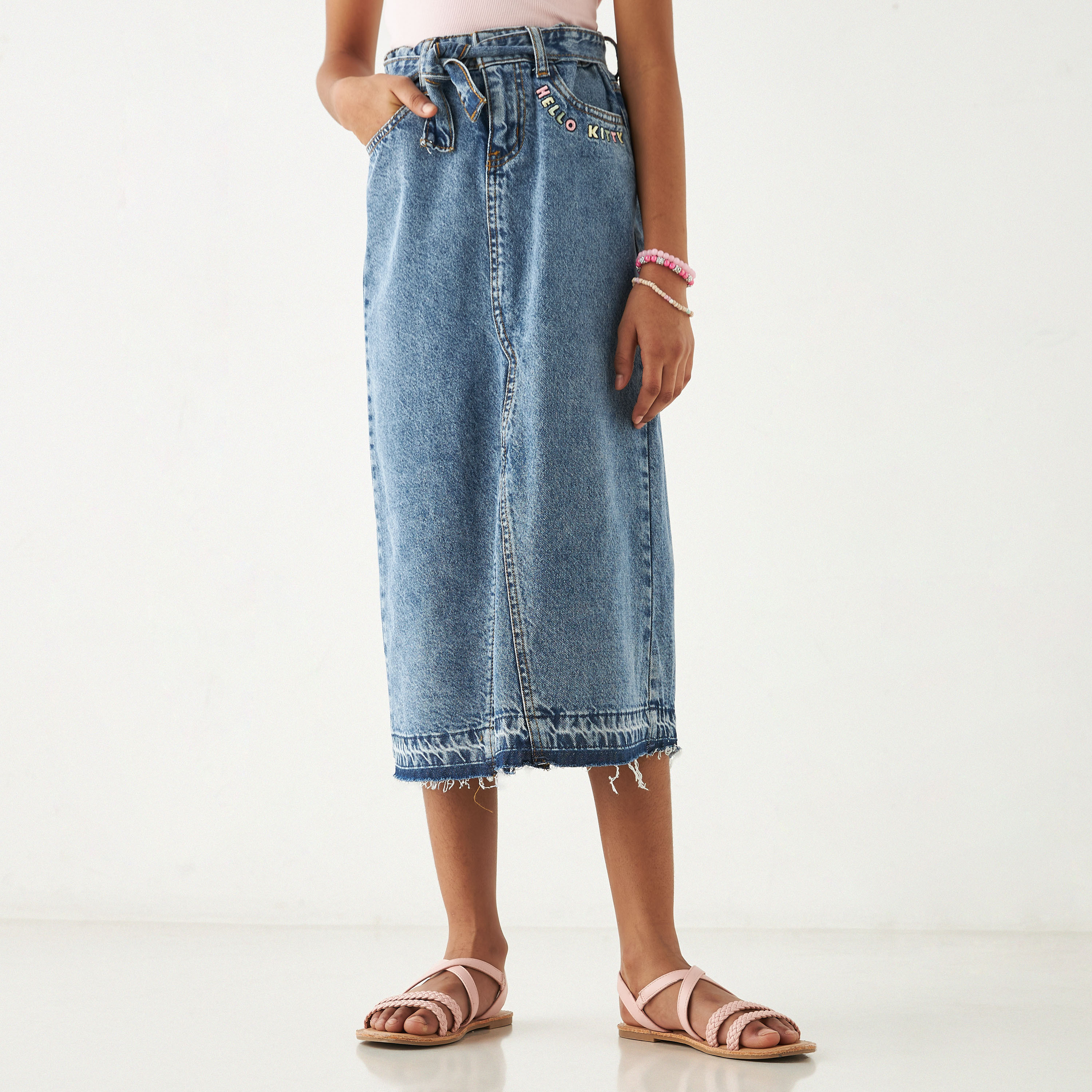 تنورة دينم بتطريز هالو كيتي مع تفاصيل رباط-girls-clothing-bottoms-skirts-image-5