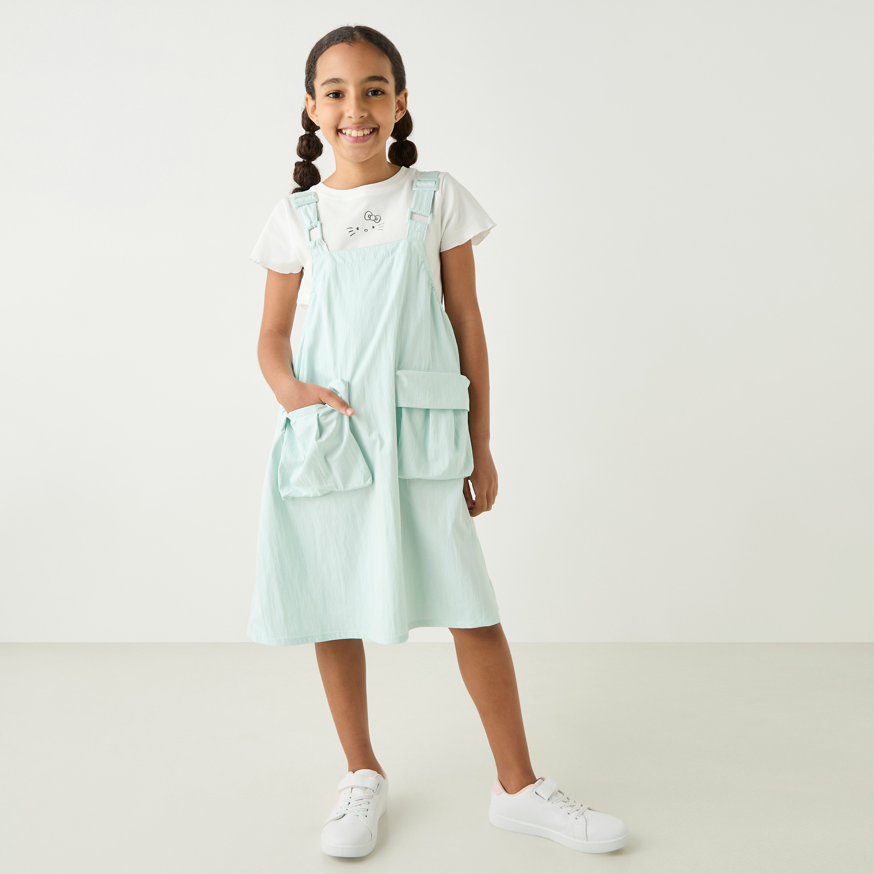 تيشيرت بأكمام قصيرة وطبعات مع فستان دنغري سادة من سانريو-girls-clothing-dressesandjumpsuits-image-2