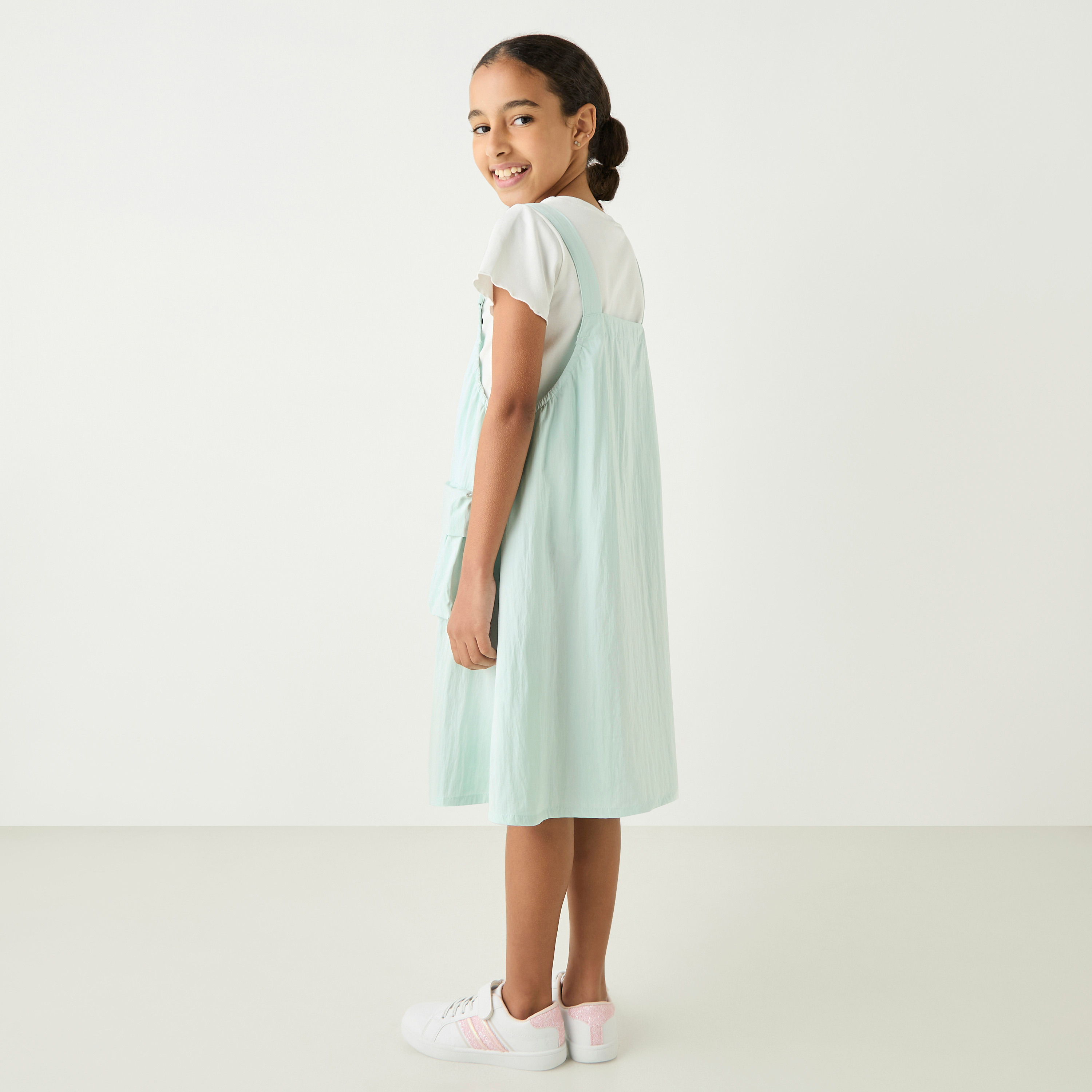 تيشيرت بأكمام قصيرة وطبعات مع فستان دنغري سادة من سانريو-girls-clothing-dressesandjumpsuits-image-3