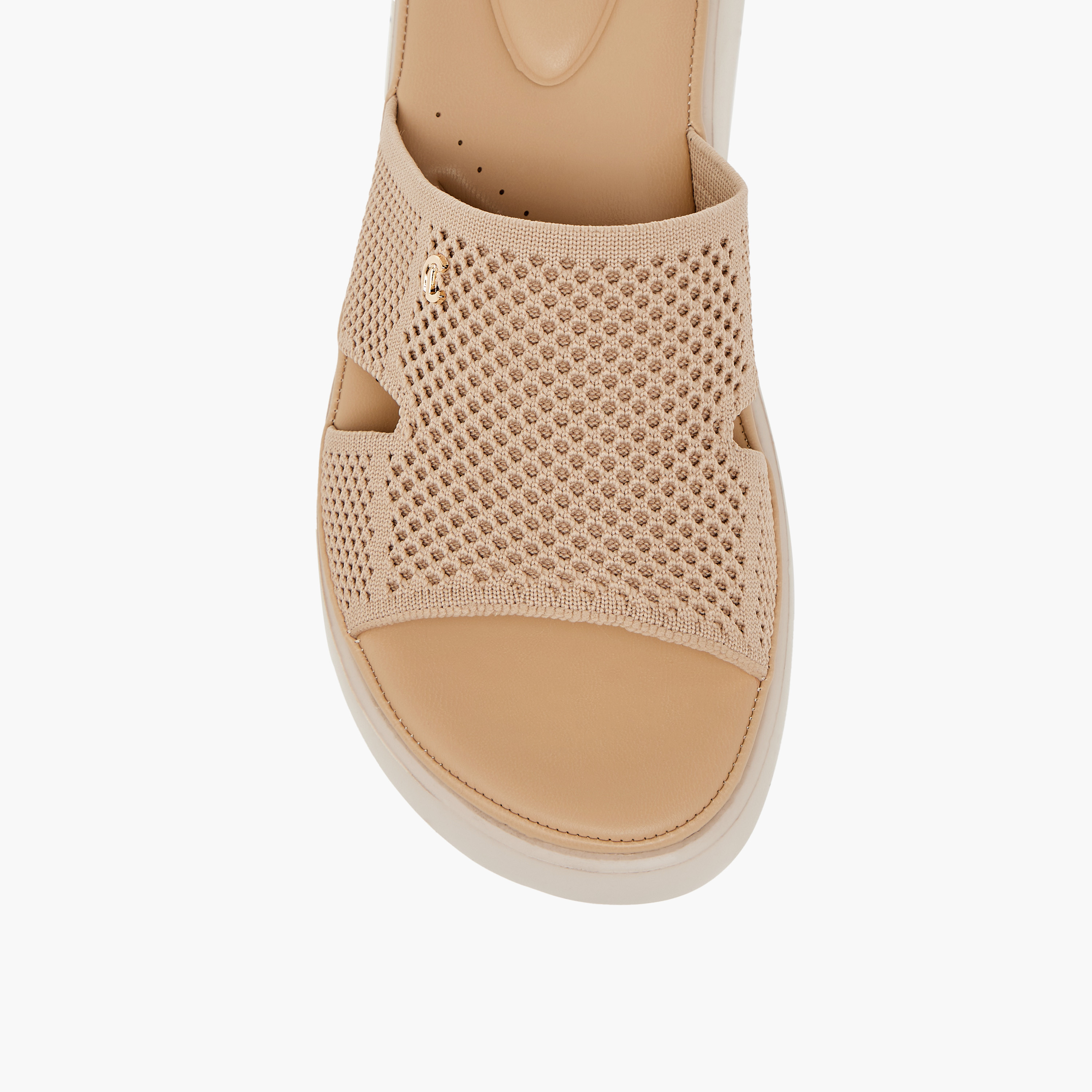 صندل مسطّح مريح سهل الارتداء بتفاصيل مفرغة من لو كونفورت-women-shoes-sandals-heeled-image-4