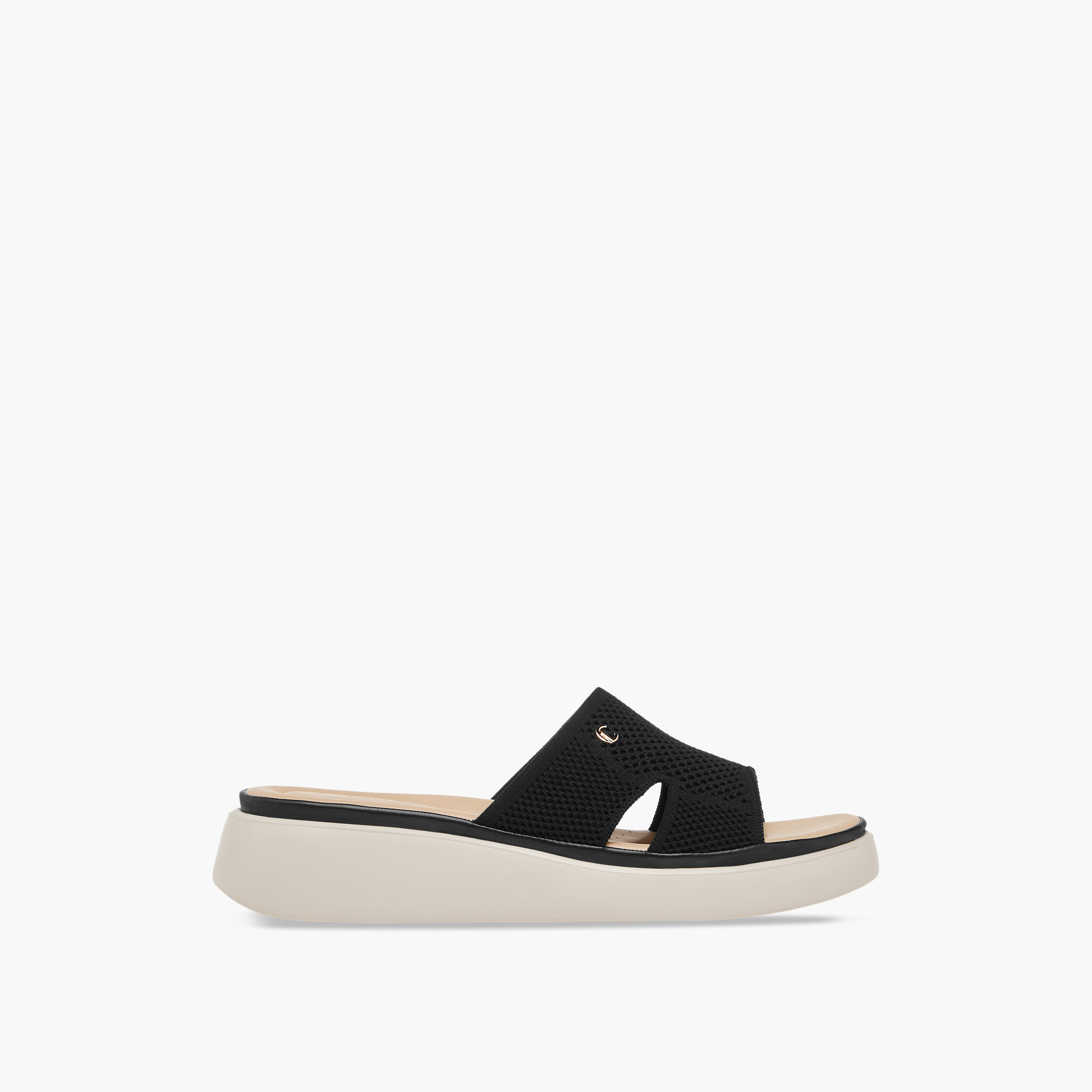 صندل مسطّح مريح سهل الارتداء بتفاصيل مفرغة من لو كونفورت-women-shoes-sandals-heeled-image-9