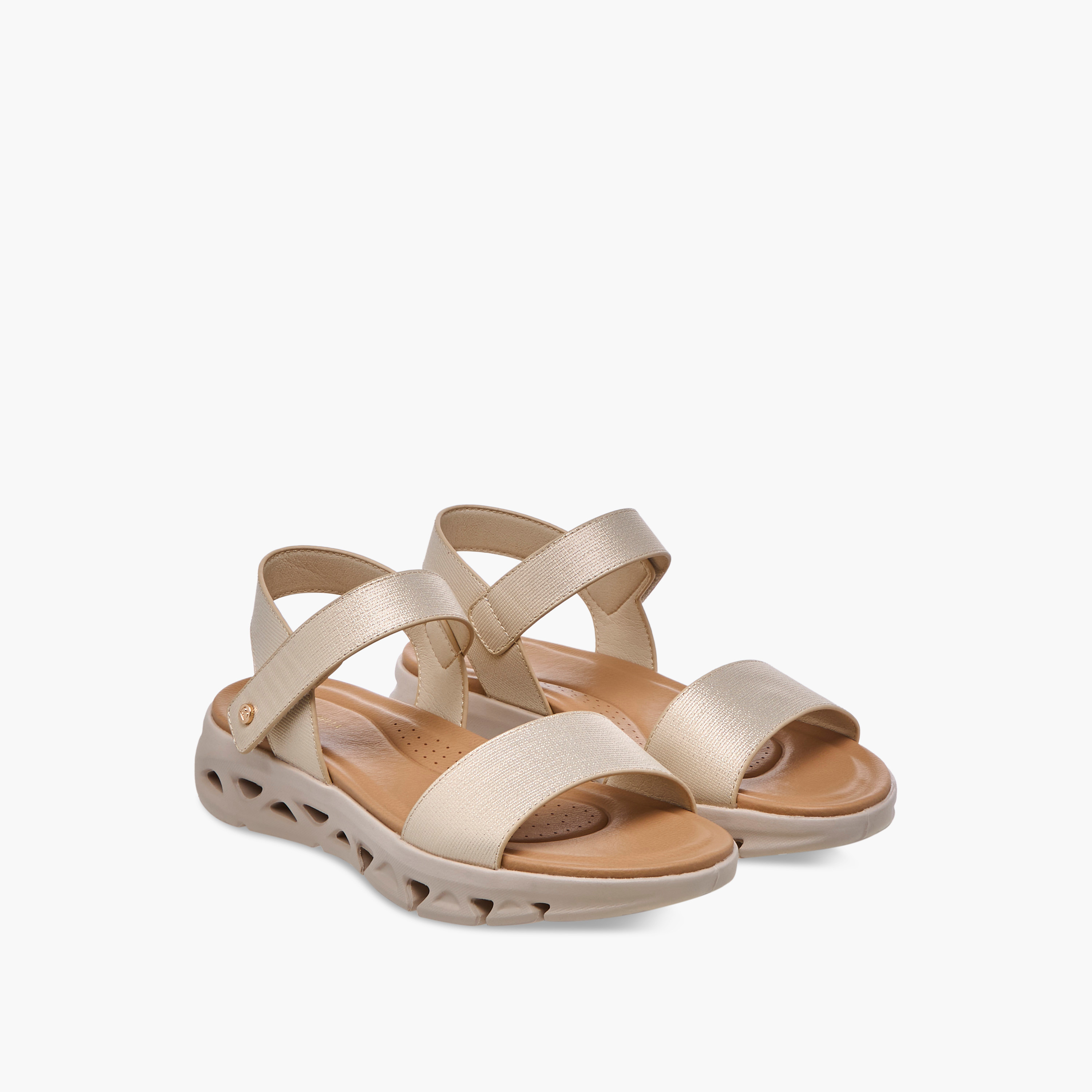 صندل بارز الملمس بأحزمة وشريط إغلاق لاصق من فلورا بيلا-women-shoes-flats-sandals-image-1