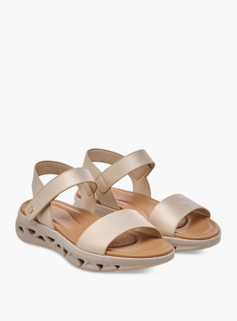 صندل بارز الملمس بأحزمة وشريط إغلاق لاصق من فلورا بيلا-women-shoes-flats-sandals-image-1