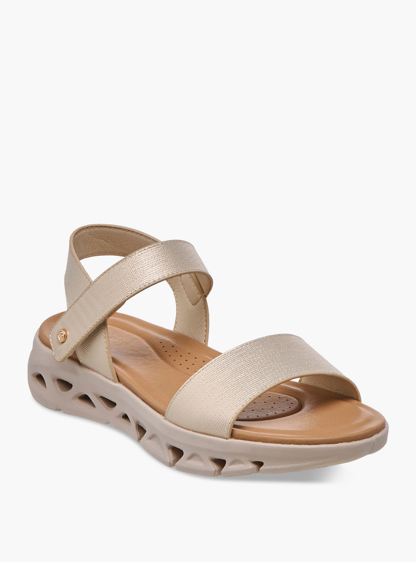 صندل بارز الملمس بأحزمة وشريط إغلاق لاصق من فلورا بيلا-women-shoes-flats-sandals-image-2