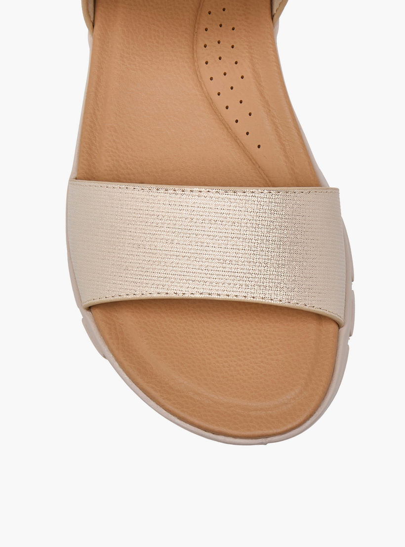 صندل بارز الملمس بأحزمة وشريط إغلاق لاصق من فلورا بيلا-women-shoes-flats-sandals-image-4