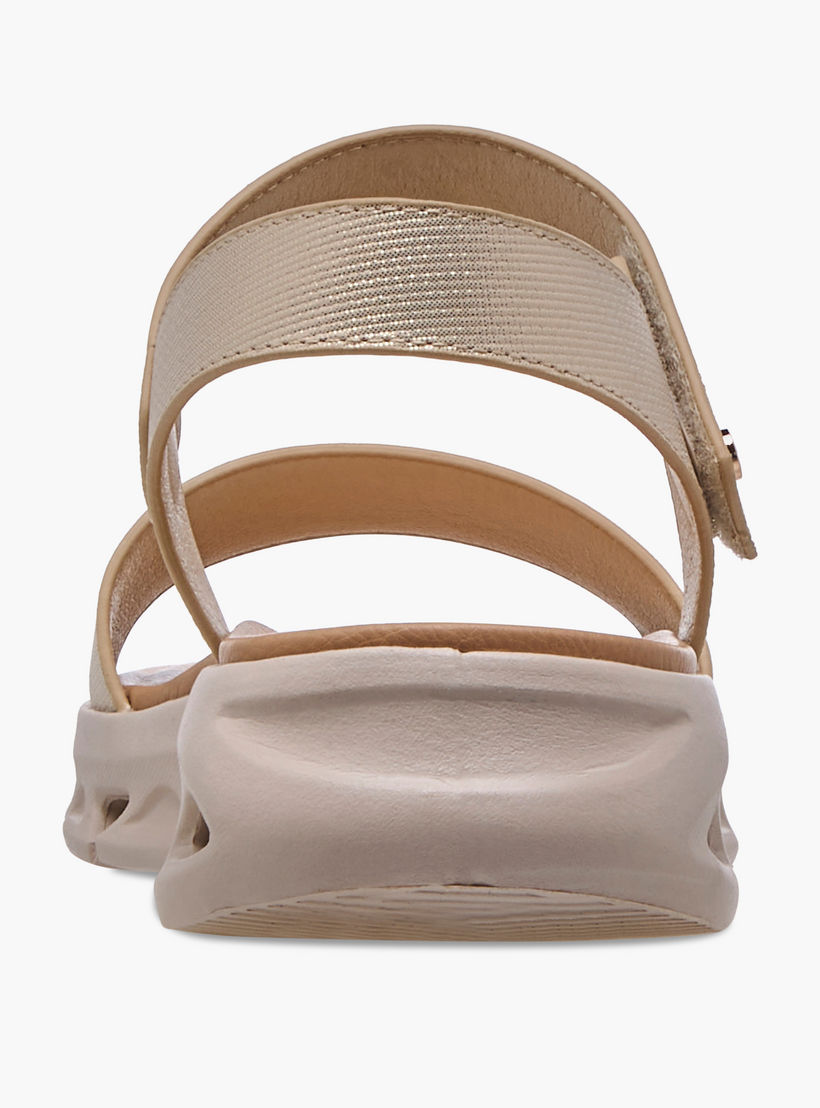 صندل بارز الملمس بأحزمة وشريط إغلاق لاصق من فلورا بيلا-women-shoes-flats-sandals-image-5