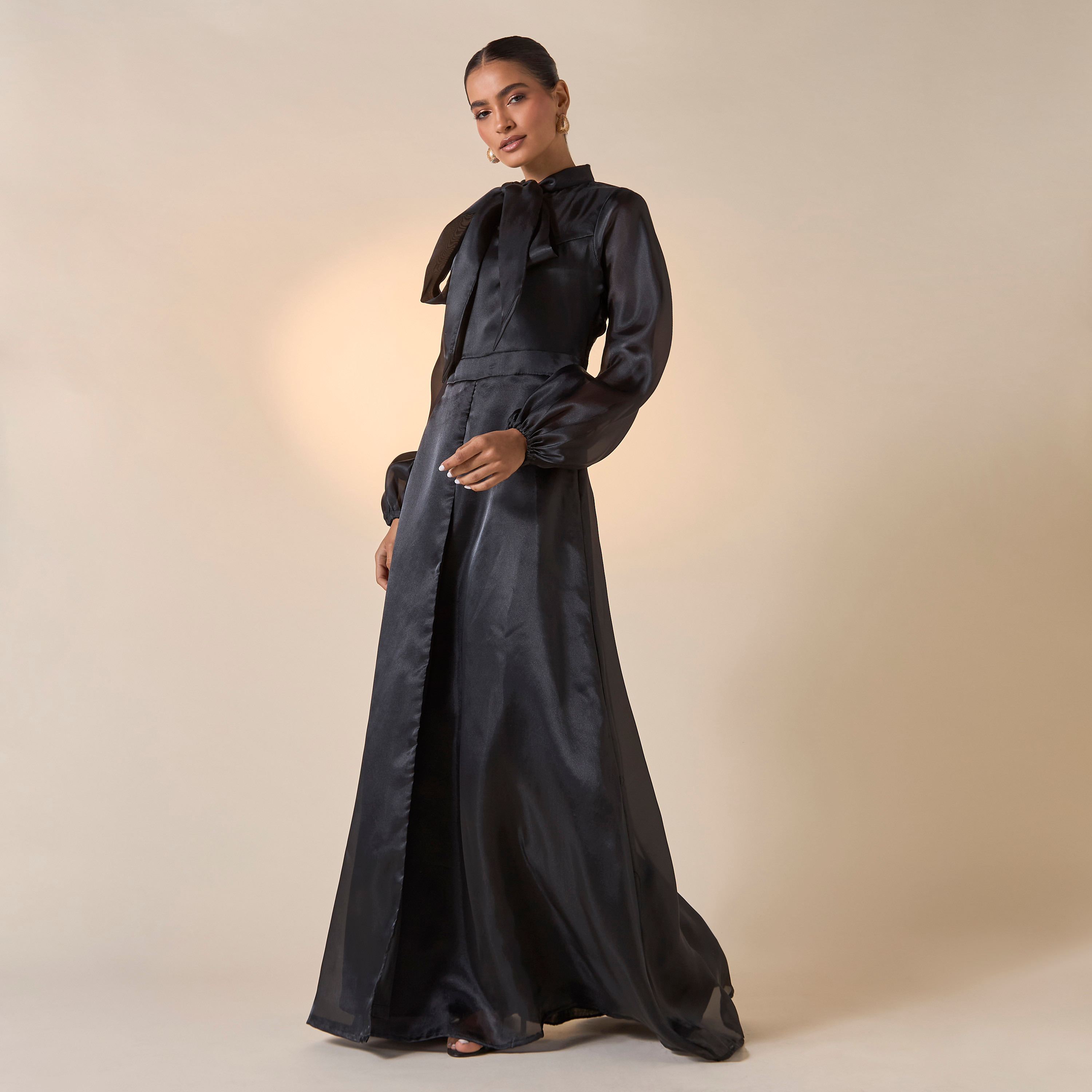فستان سادة بياقة فيونكة وأكمام منفوخة من فيور-women-clothing-dresses-image-2