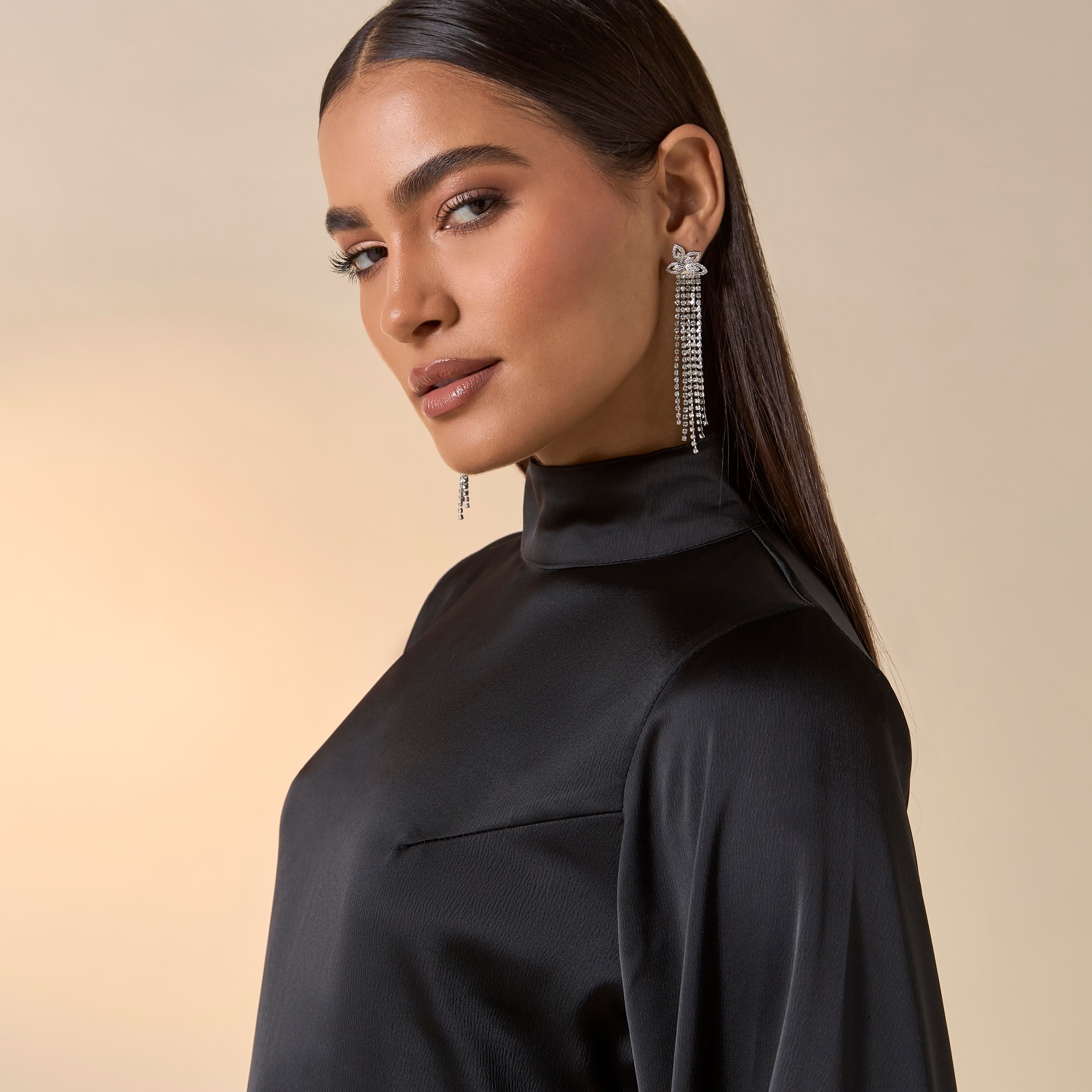 فستان سادة بياقة عالية وأكمام بتفاصيل شراشيب من فيور-women-clothing-dresses-image-4