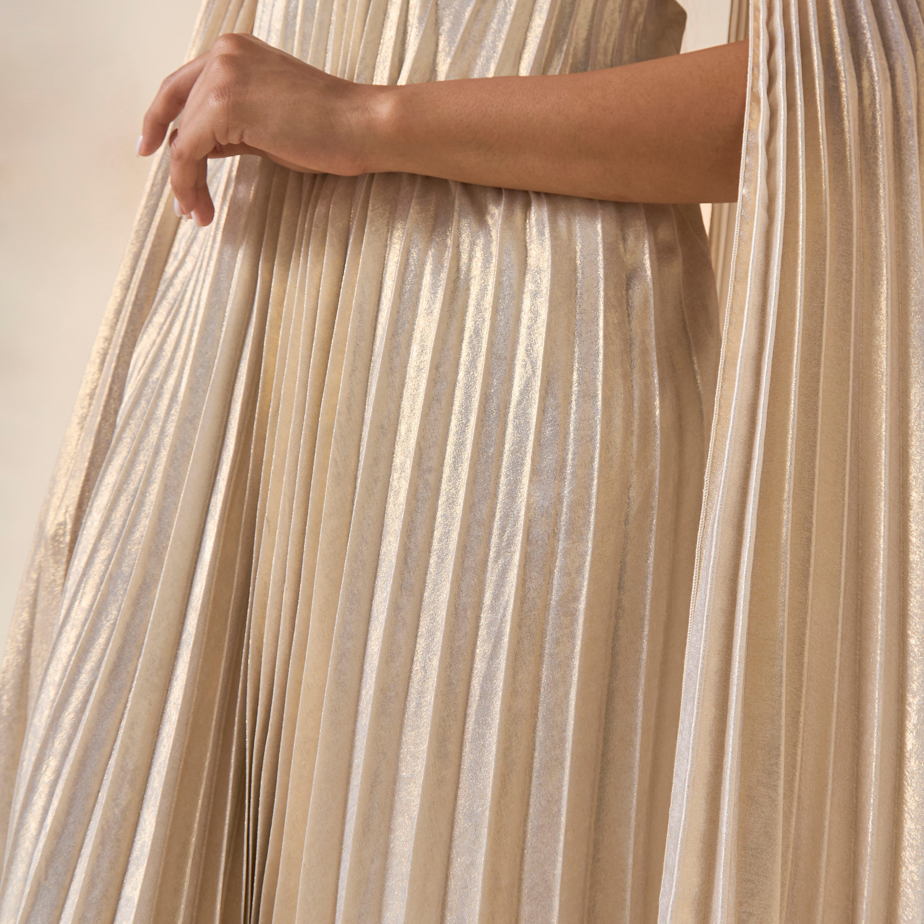 فستان بياقة V وأكمام كاب وكُسرات من فيور-women-clothing-dresses-image-5