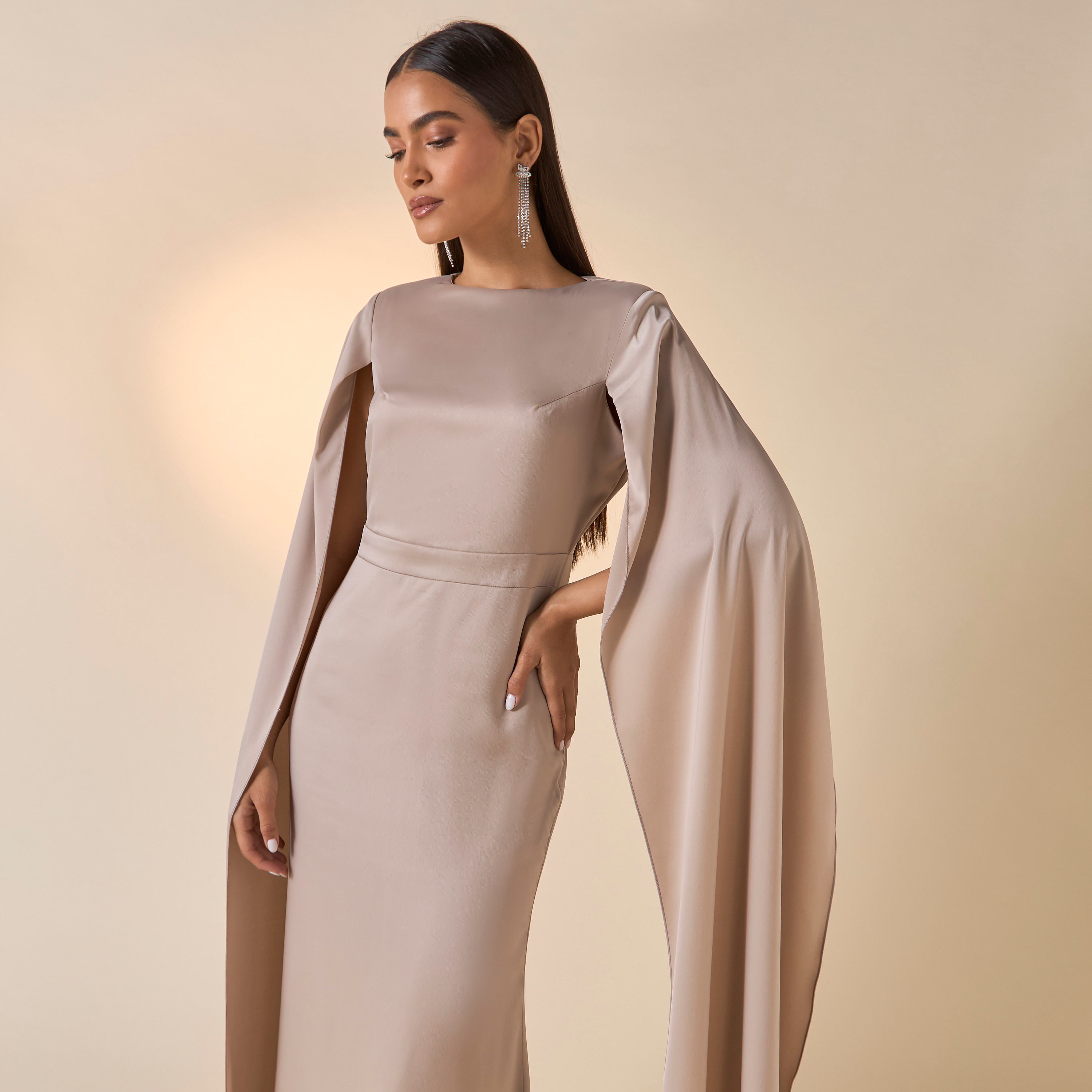 فستان سادة بياقة مستديرة وأكمام كاب من فيور-women-clothing-dresses-image-2