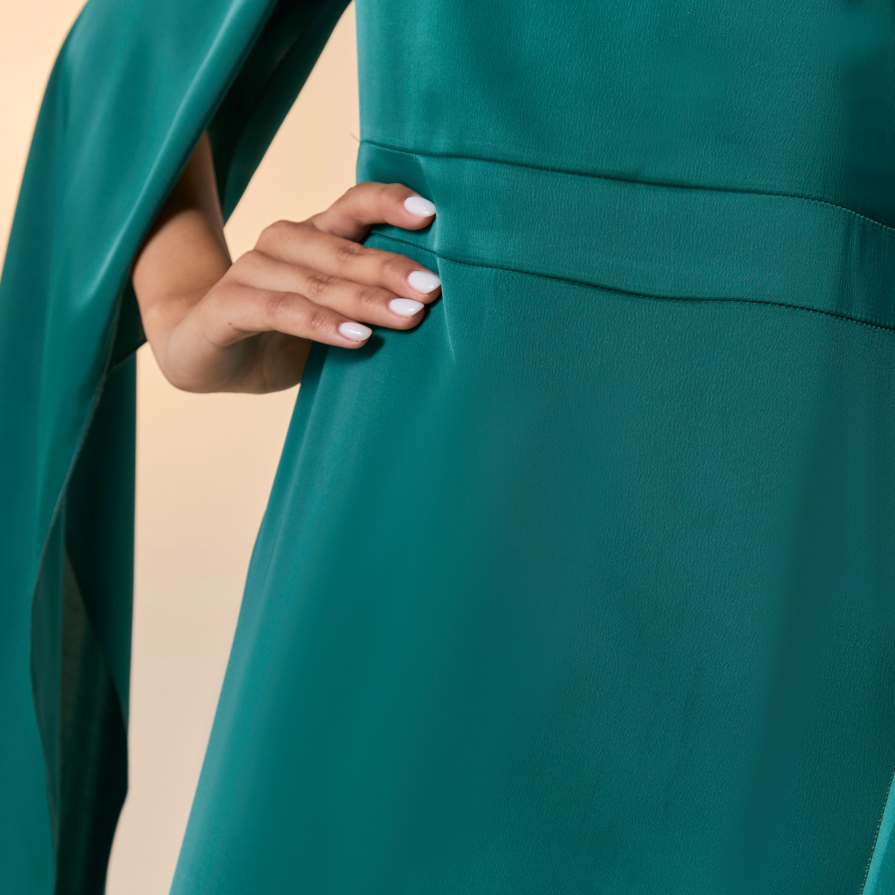 فستان سادة بياقة مستديرة وأكمام كاب من فيور-women-clothing-dresses-image-10