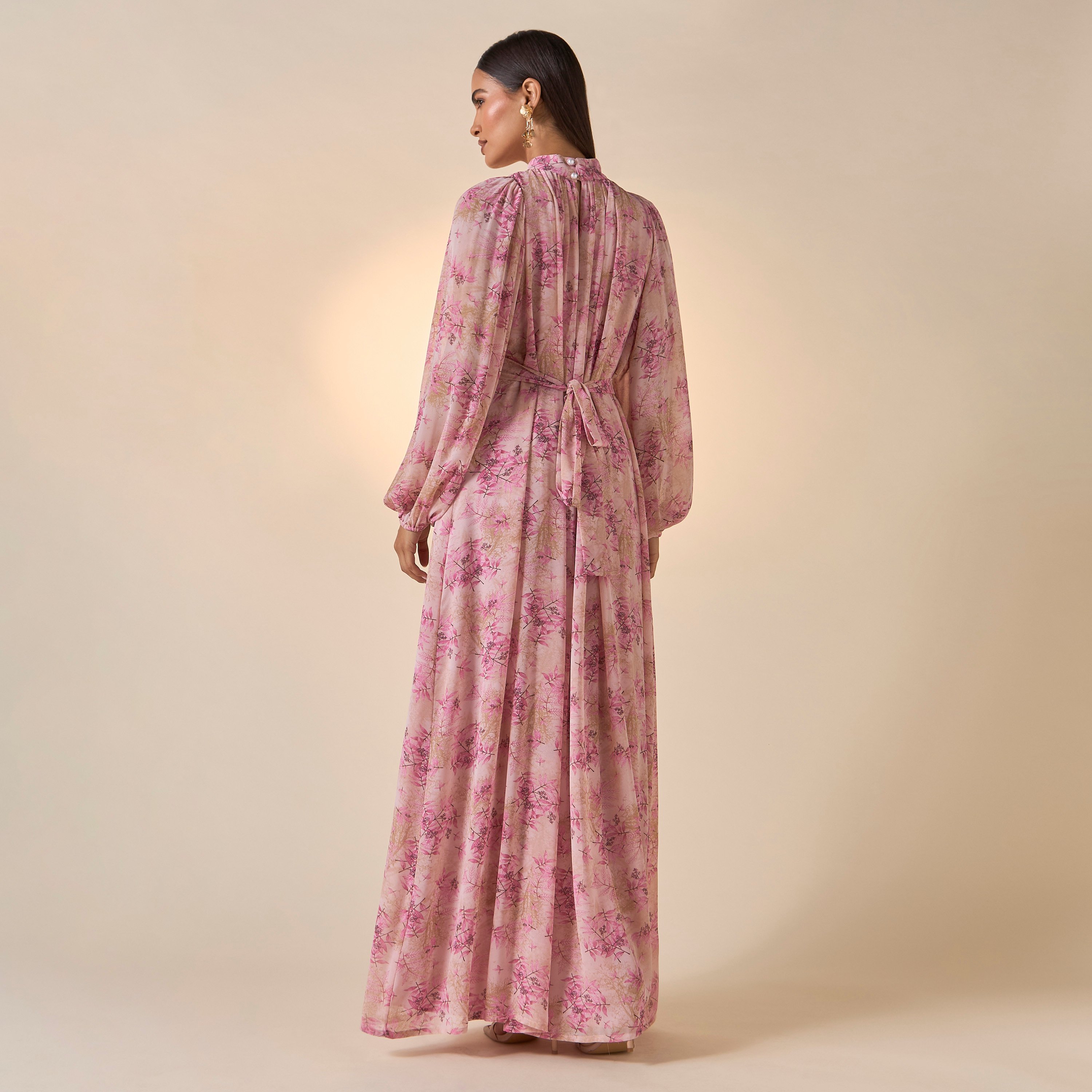 فستان بياقة عالية وأكمام منفوخة وحزام ربط وطبعات من فيور-women-clothing-dresses-image-3