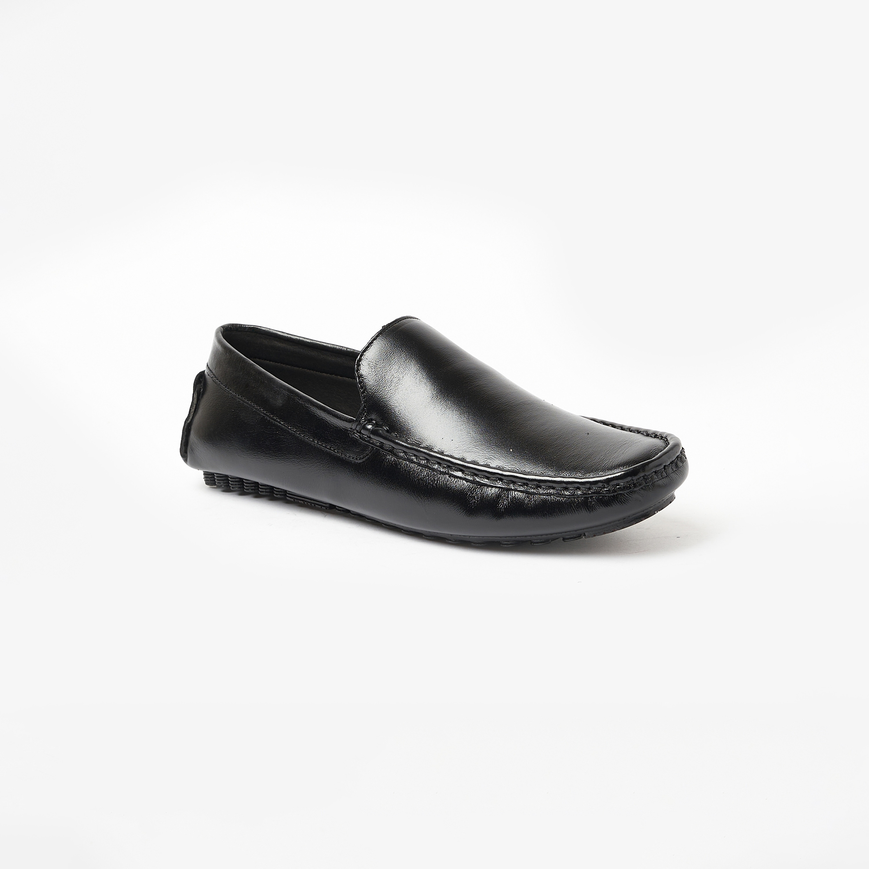 حذاء رجالي بمقدمة مستديرة موكيشنز من جيواومني | GEO-13-men-shoes-loafersandmoccasins-image-1